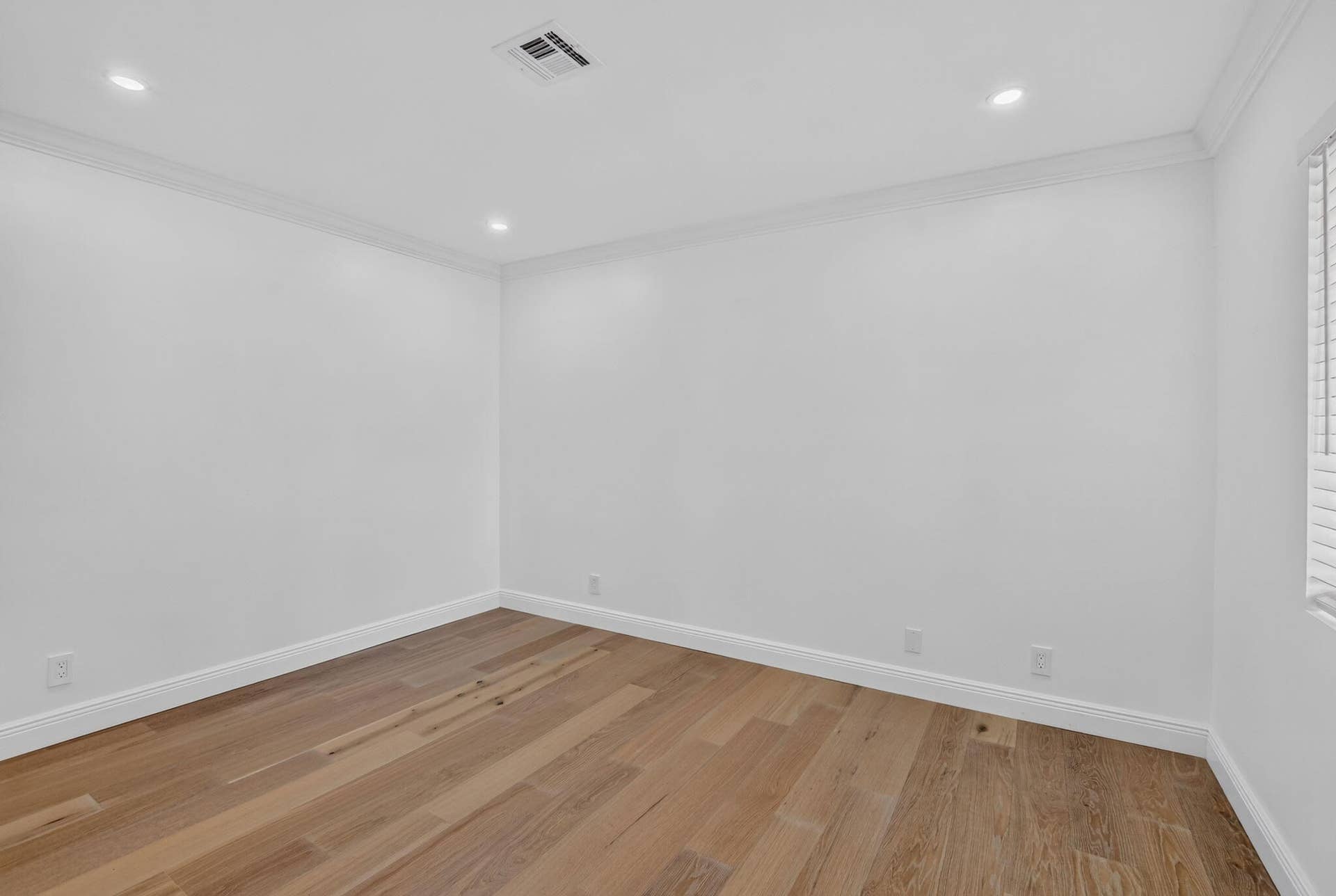 818 NW 26th Avenue, Delray Beach, FL 33445 Spacious guest bedroom with closet system