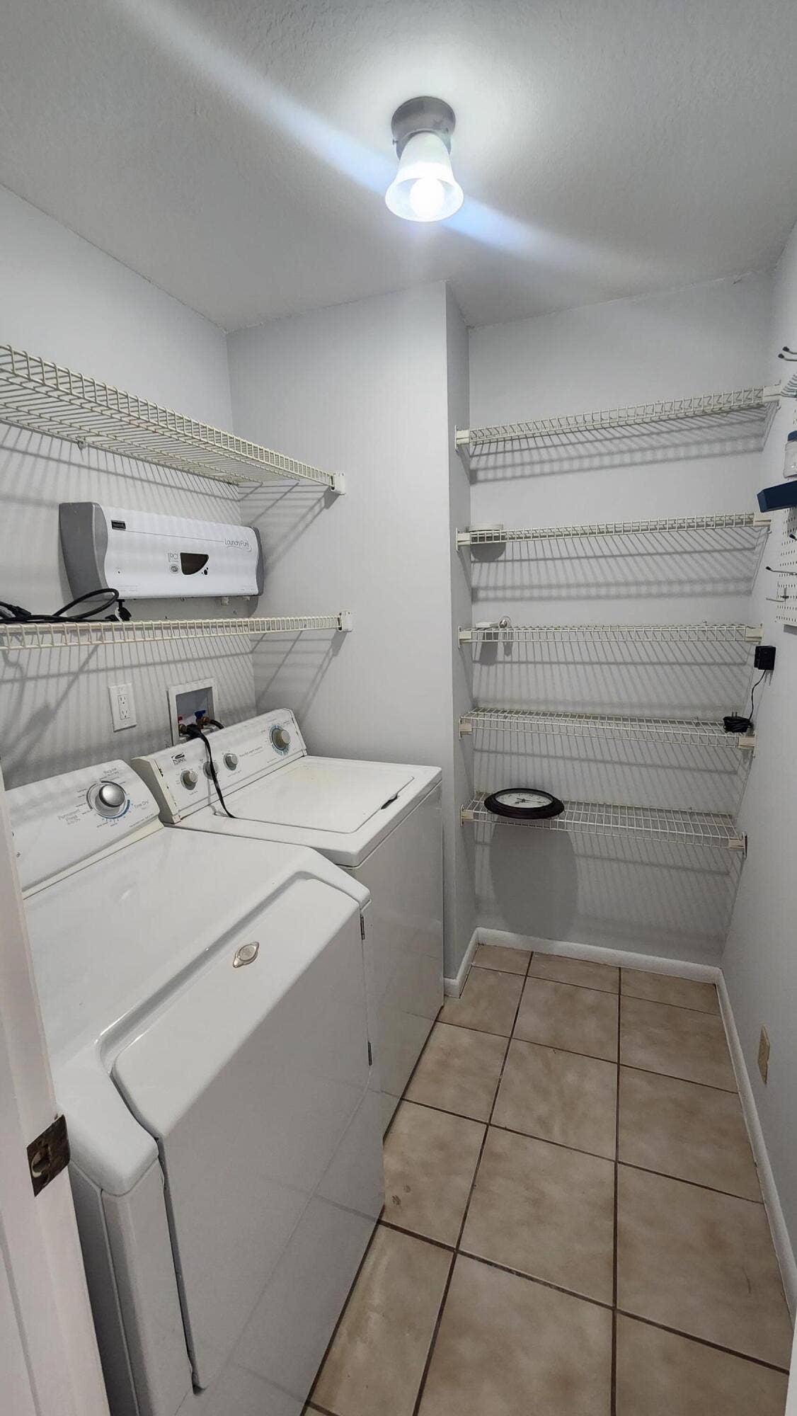 360 Canal Point S, Delray Beach, FL 33444 laundry room
