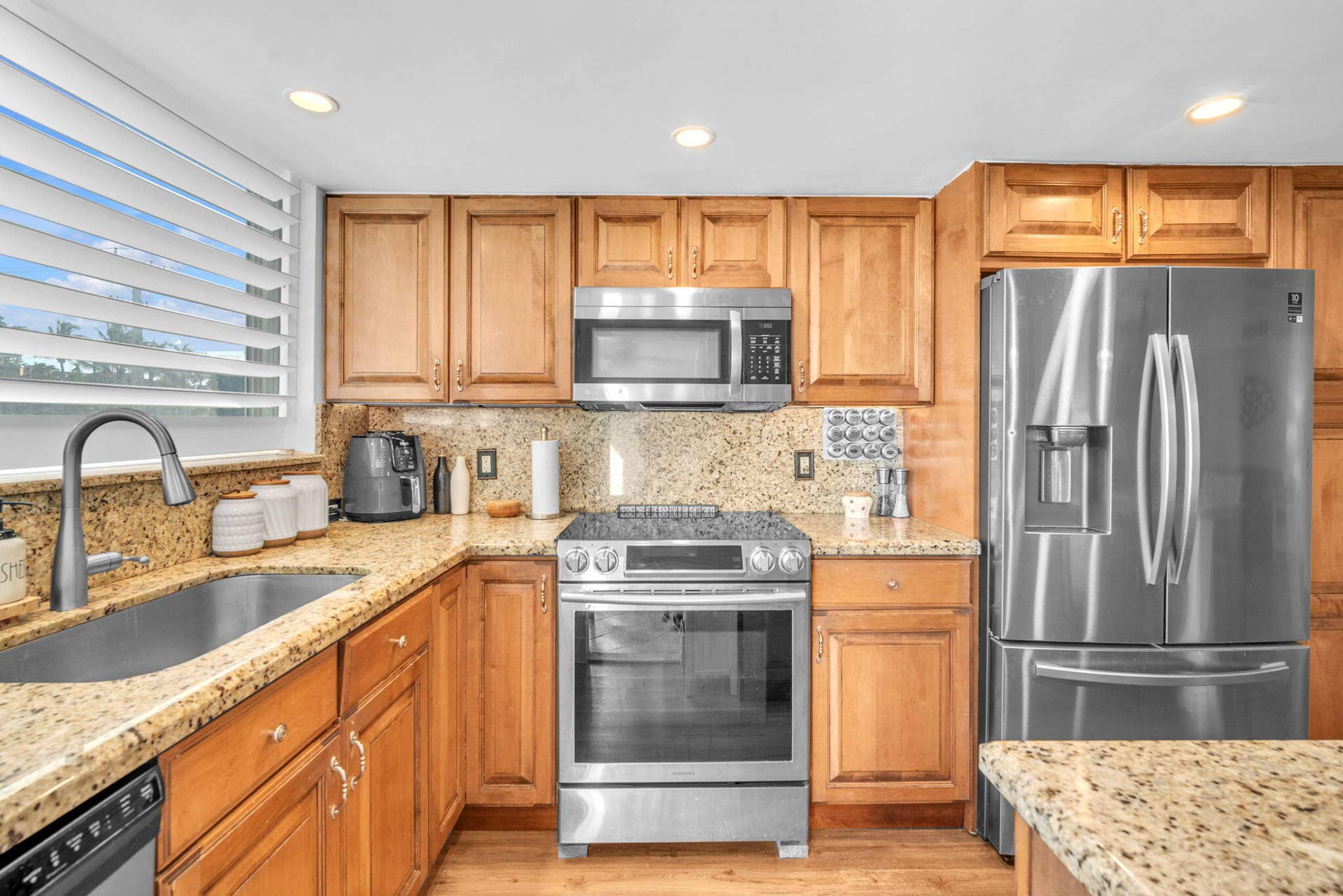 1239 HILLSBORO MILE, #202, Hillsboro Beach, FL 33062 30-web-or-mls-DSC01185