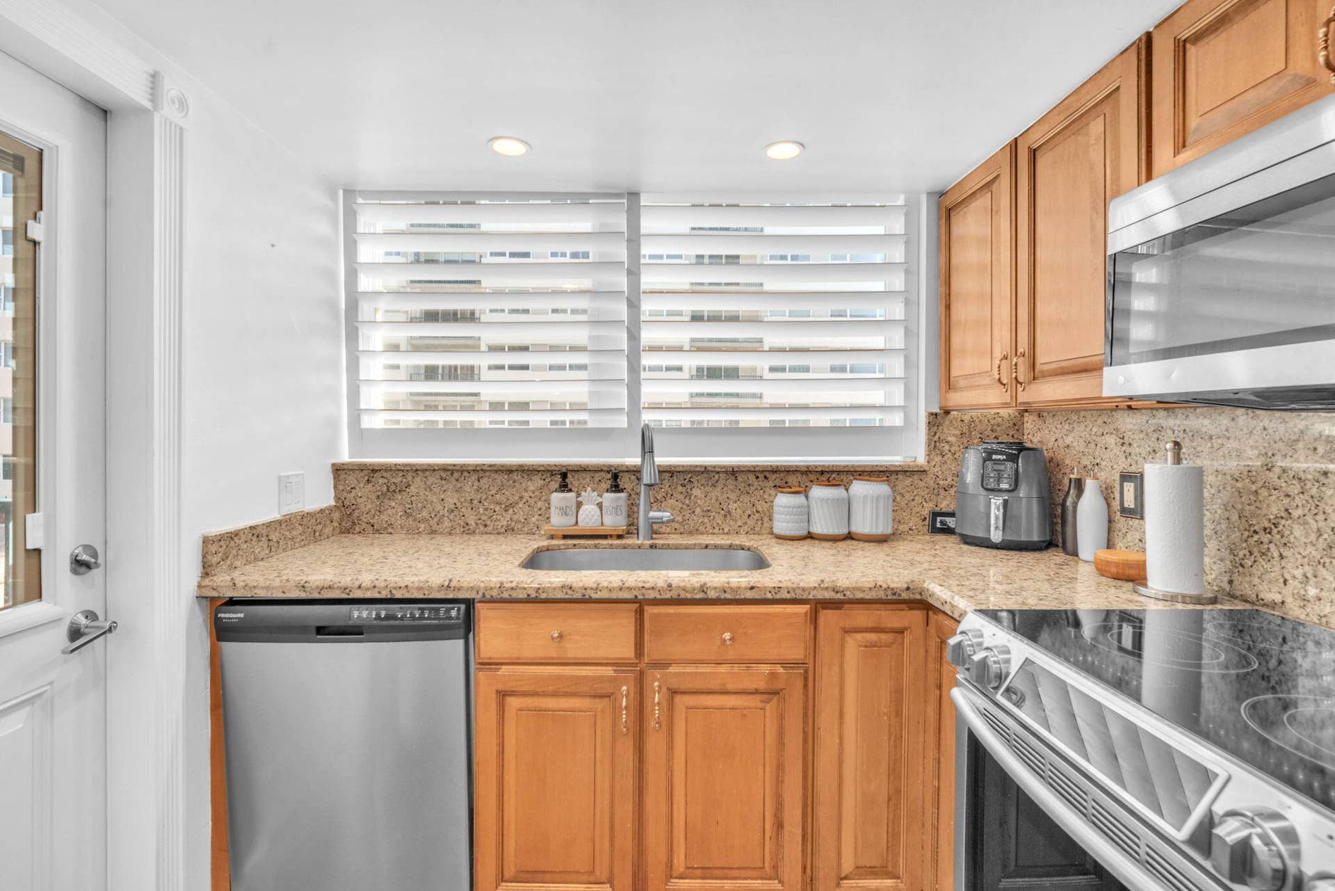 1239 HILLSBORO MILE, #202, Hillsboro Beach, FL 33062 32-web-or-mls-DSC01191