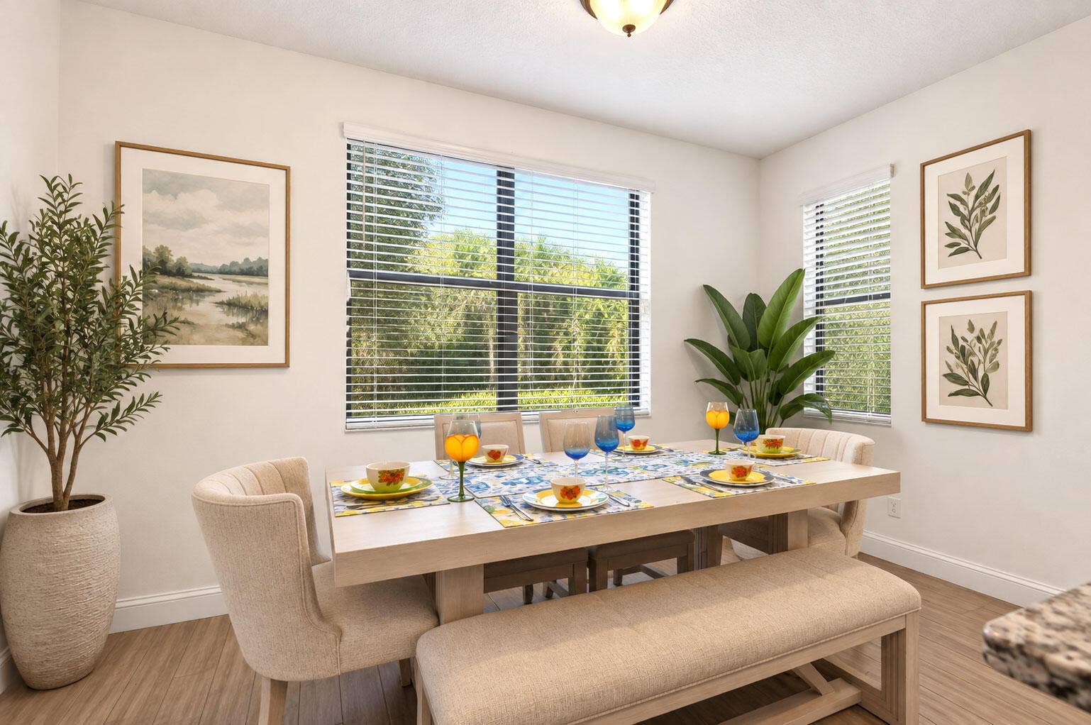 357 NW 36th Avenue, Pompano Beach, FL 33069 Large dining area is overlooks the huge yeard-Perfect for parties.