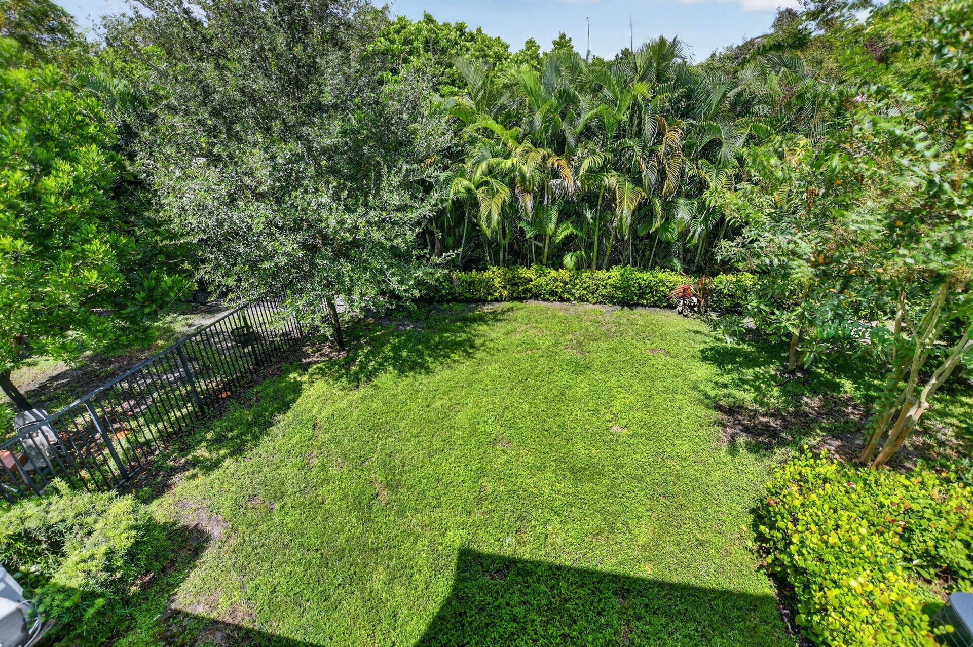 357 NW 36th Avenue, Pompano Beach, FL 33069 Yard.