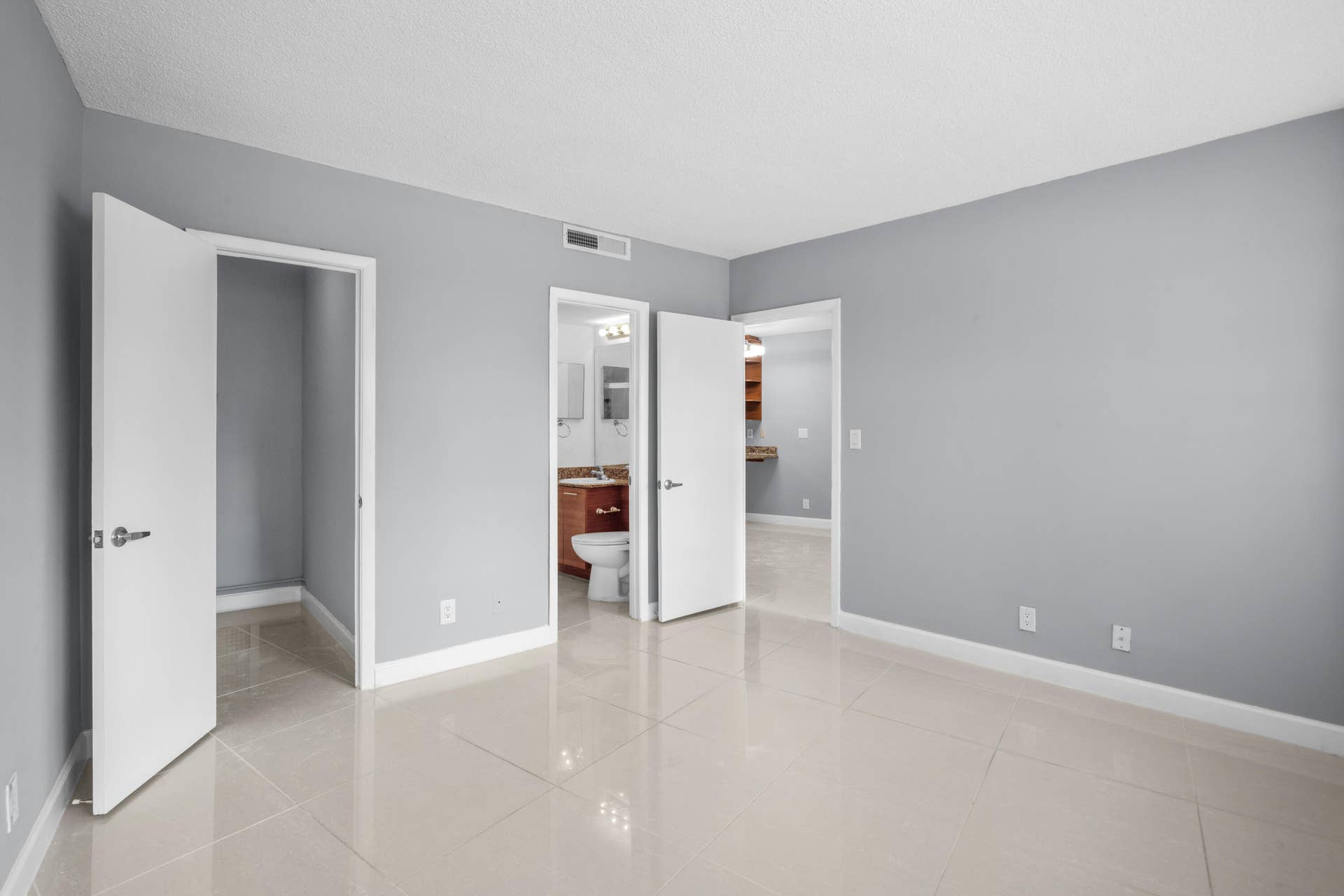 3250 NE 28TH Street, #102, Fort Lauderdale, Fort Lauderdale, FL 33308 DSC06112