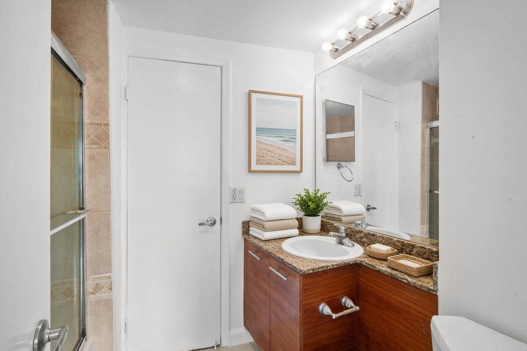 3250 NE 28TH Street, #102, Fort Lauderdale, Fort Lauderdale, FL 33308 virtual staging