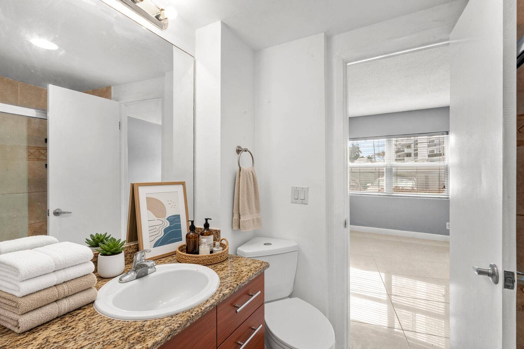 3250 NE 28TH Street, #102, Fort Lauderdale, Fort Lauderdale, FL 33308 virtual staging