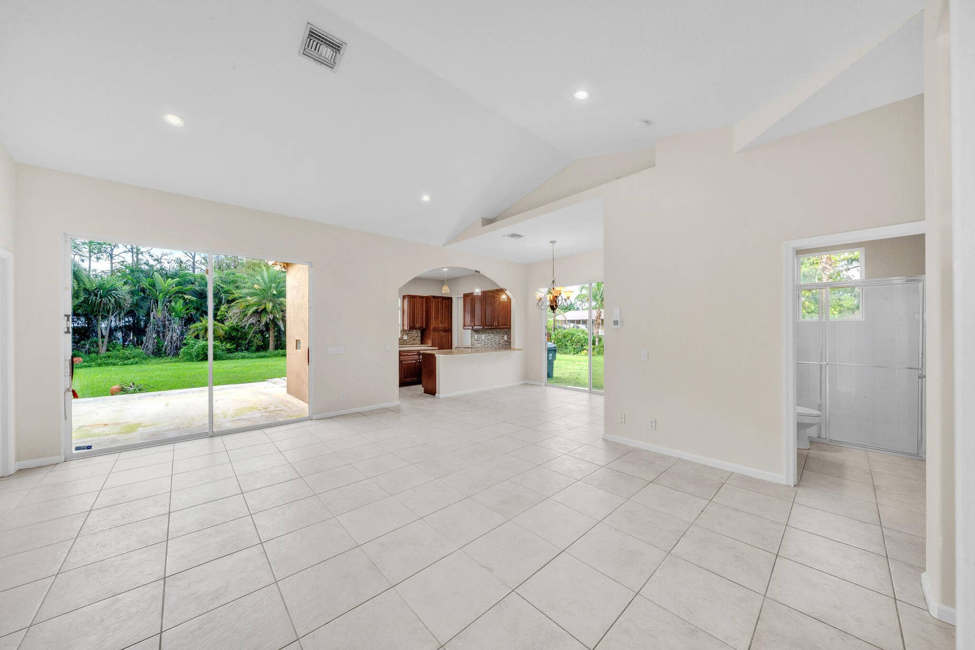 16785 81st Lane N, Loxahatchee, FL 33470 17 Living Area