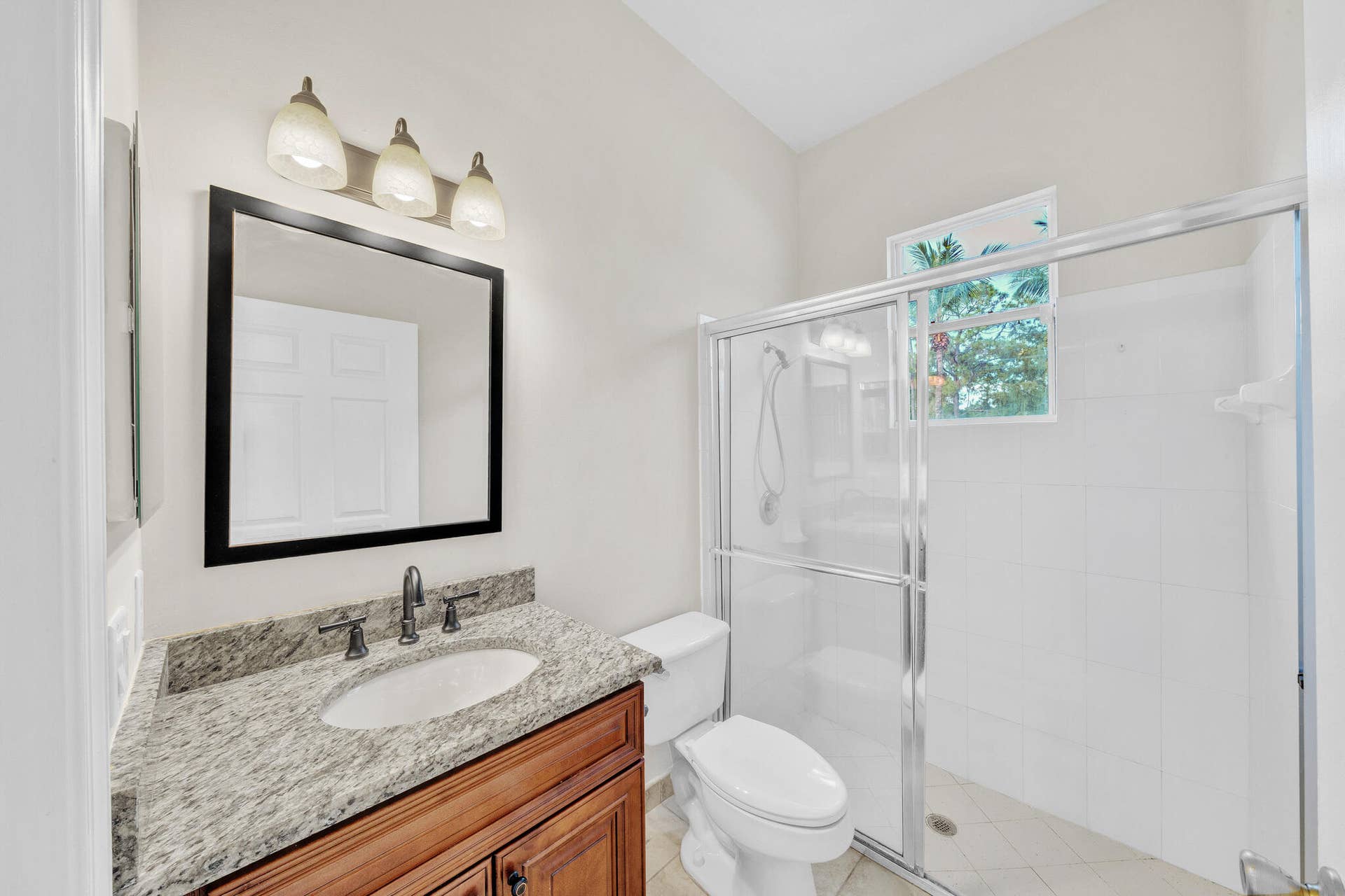 16785 81st Lane N, Loxahatchee, FL 33470 Guest Bathroom