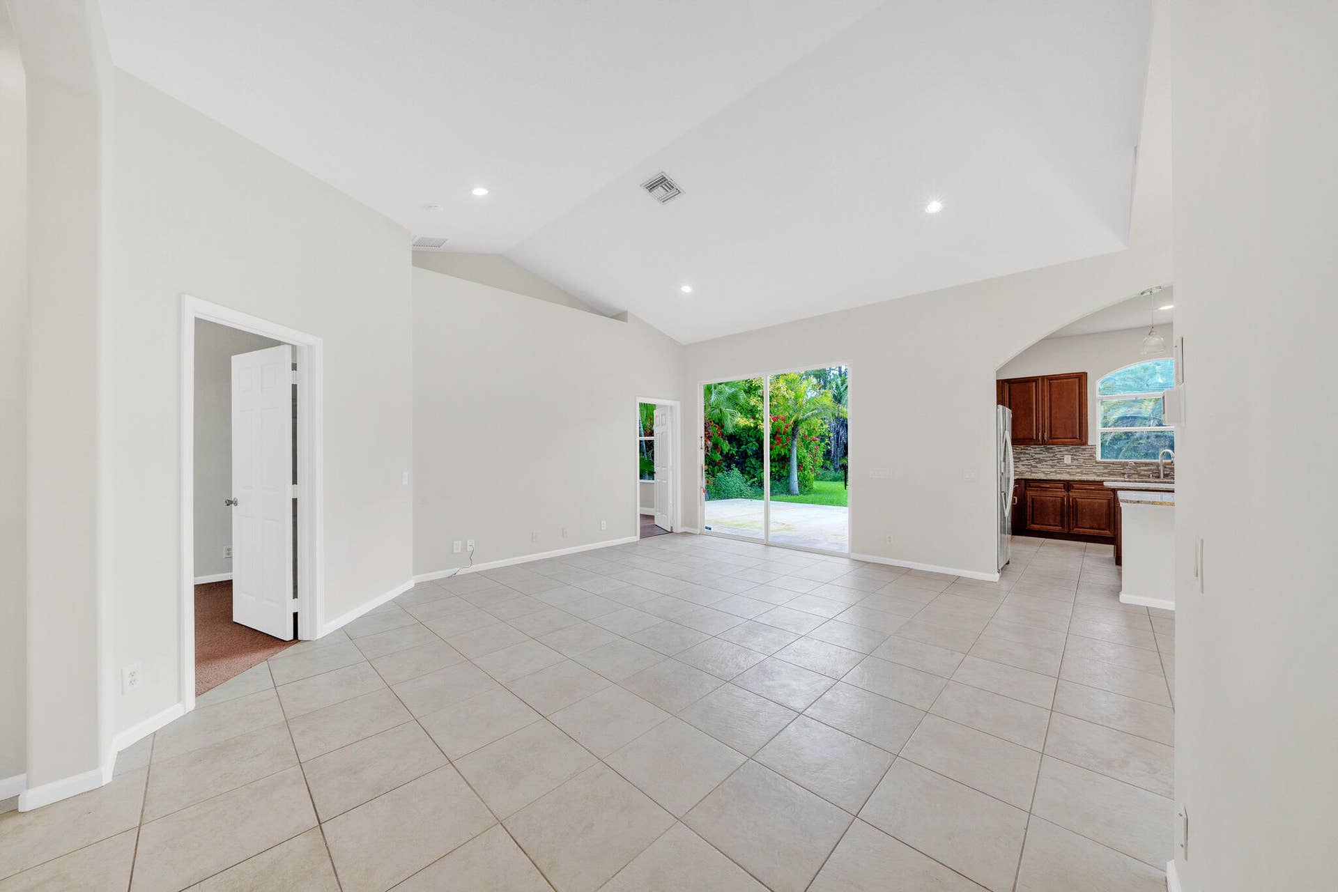 16785 81st Lane N, Loxahatchee, FL 33470 20 Living Area (1)