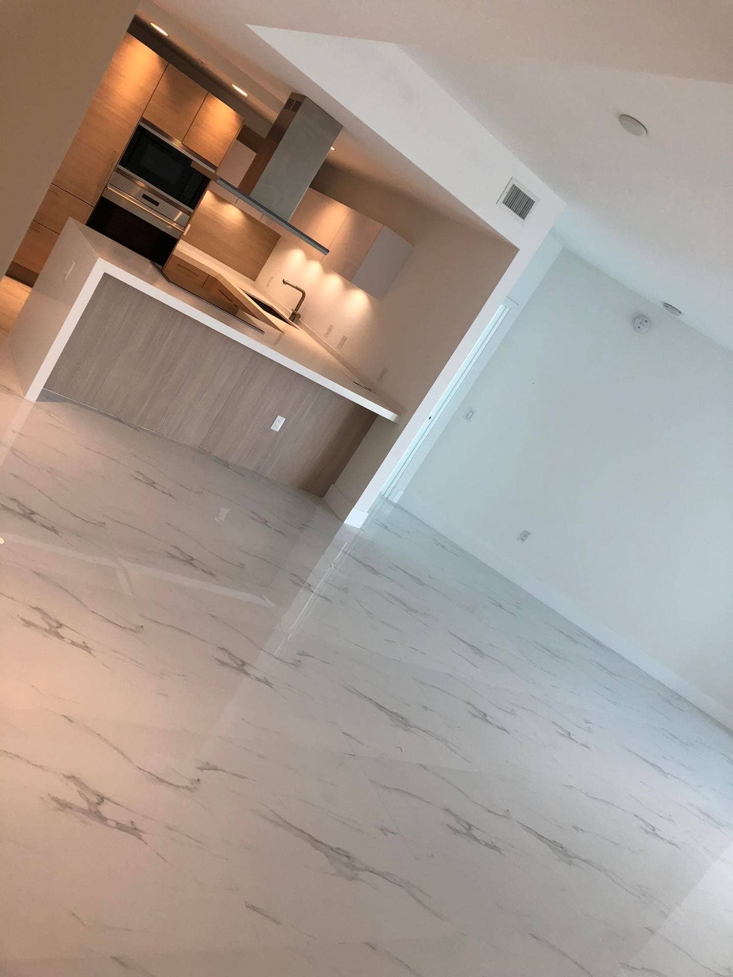 17111 BISCAYNE Boulevard, #1903, North Miami Beach, FL 33160 IMG_3060
