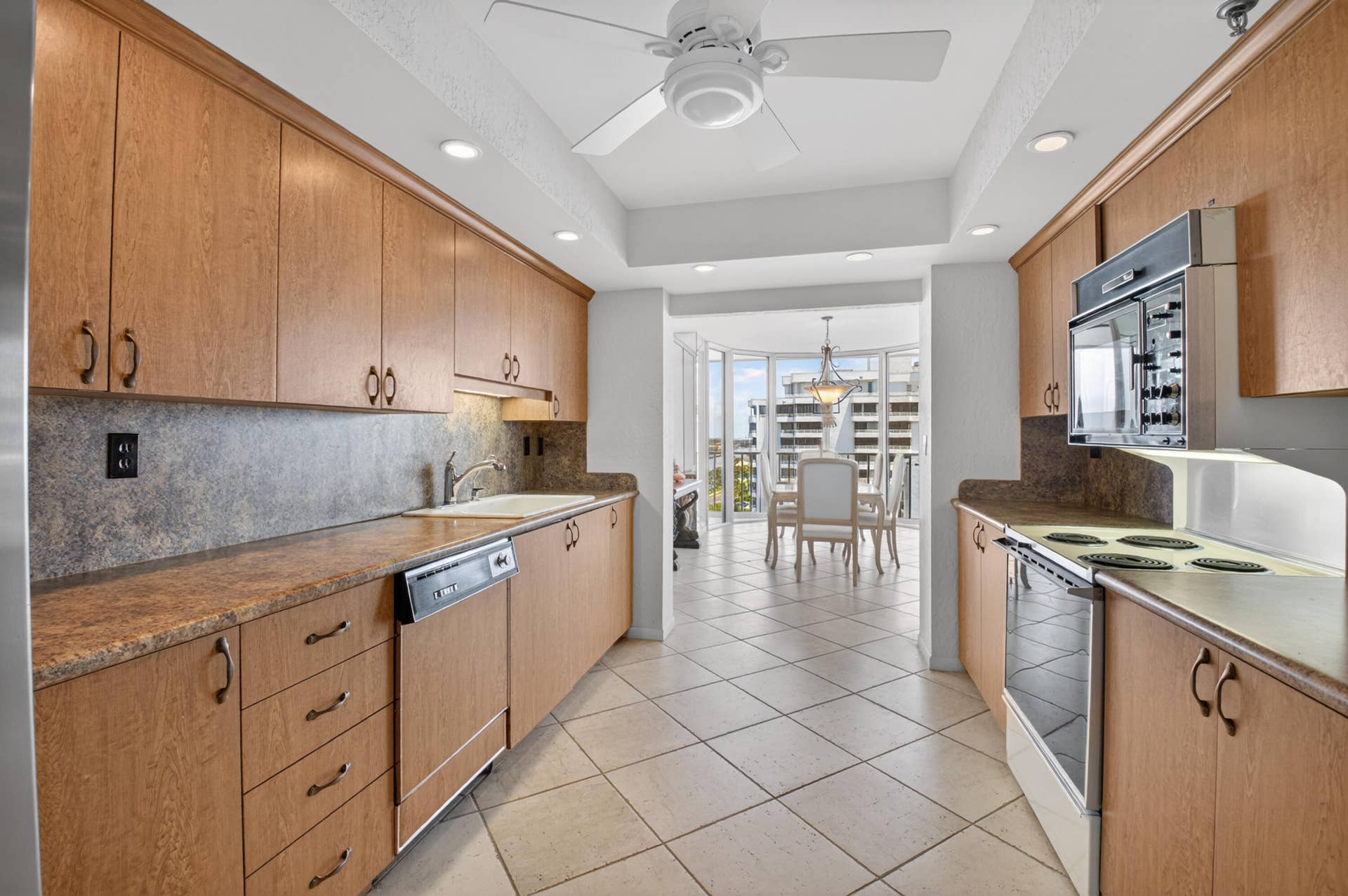 2917 S Ocean Boulevard, #902, Highland Beach, FL 33487 DSC_9407