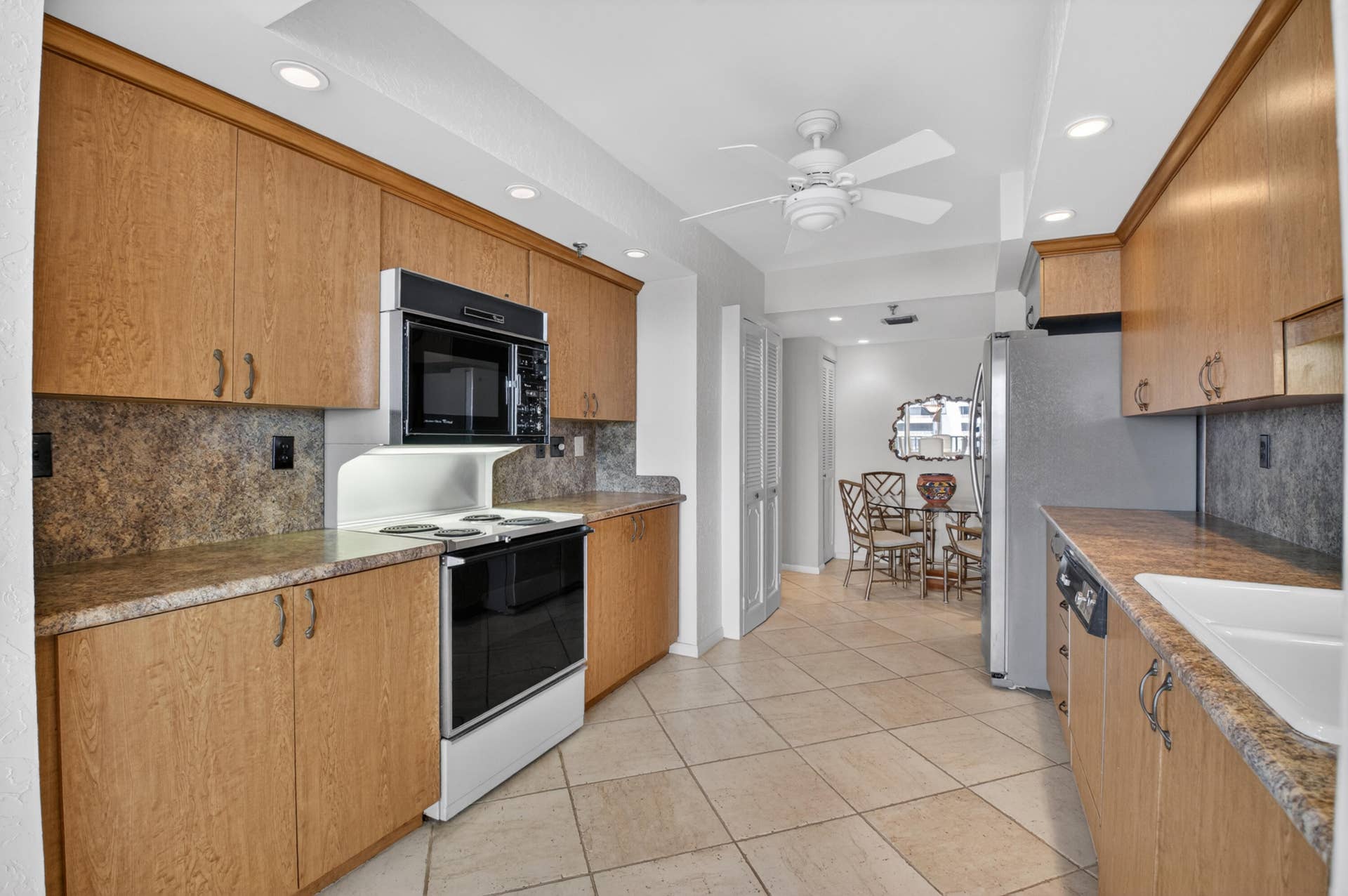 2917 S Ocean Boulevard, #902, Highland Beach, FL 33487 DSC_9400