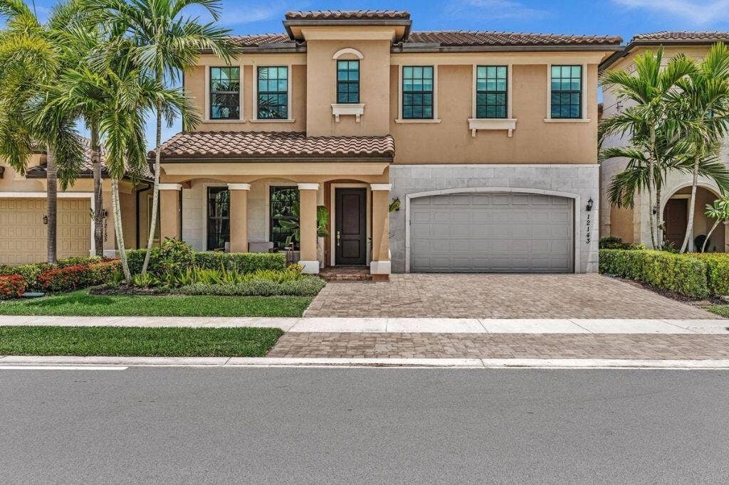 12143 S Baypoint Circle, Parkland, FL 33076 Stucco exterior with a tile roof and decorative stone accents