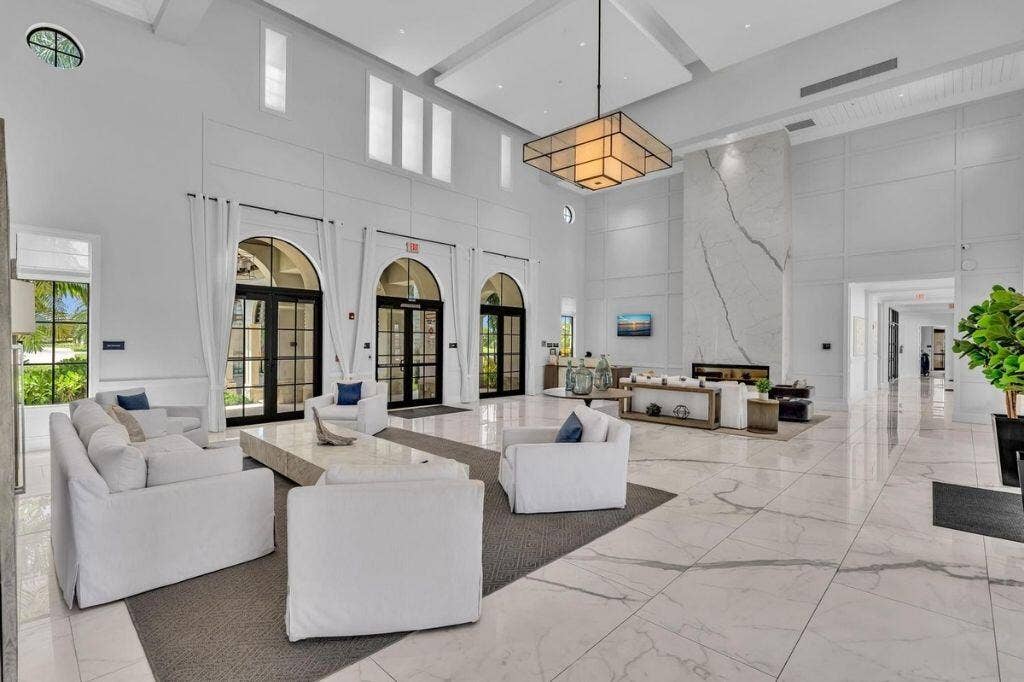 12143 S Baypoint Circle, Parkland, FL 33076 Spacious lobby featuring vaulted ceilings, a large-format geometric chandelier, and extensive marble-look flooring