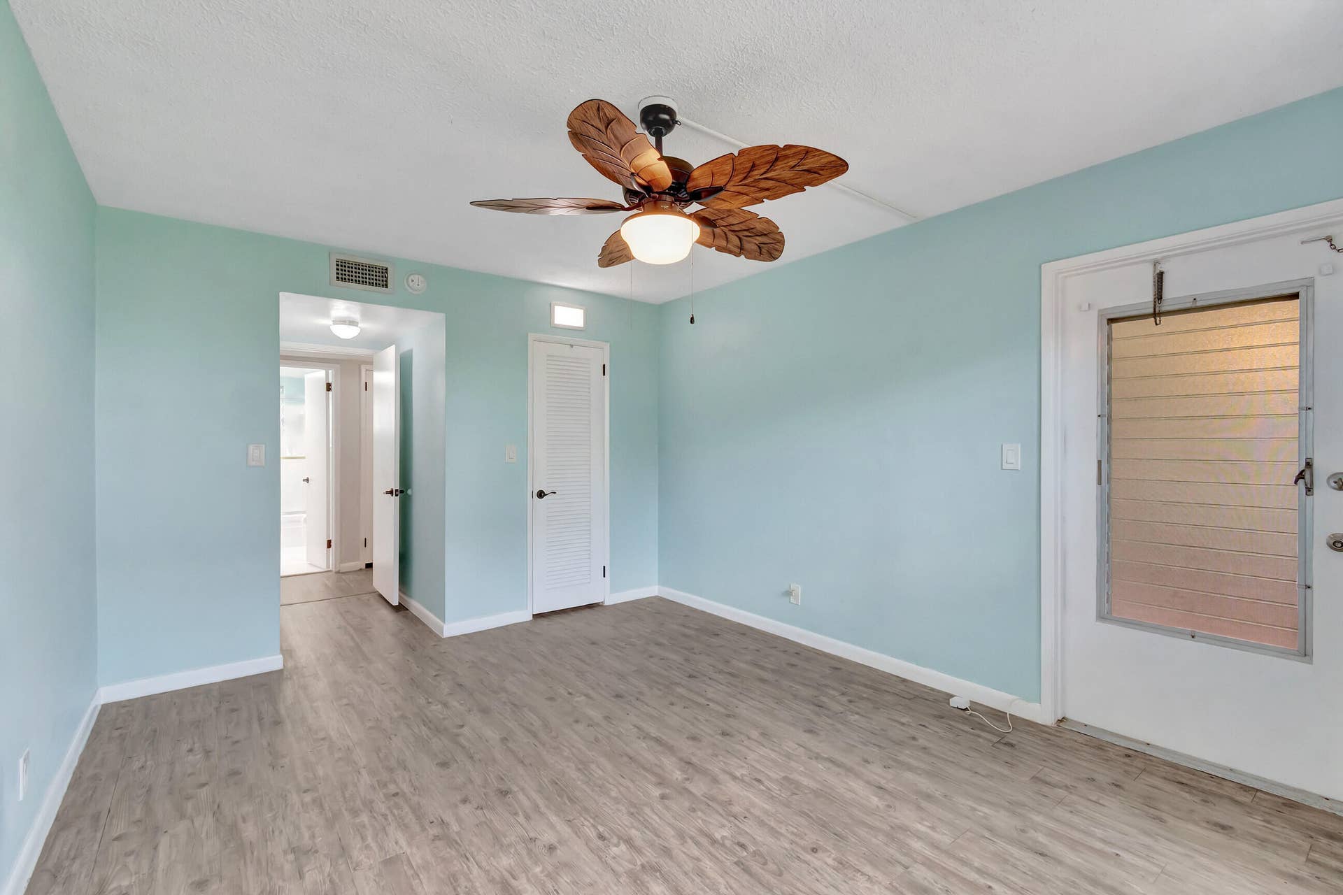 2161 NE 42nd Court, #116, Lighthouse Point, FL 33064 Wood-finish flooring throughout, ceiling fan with tropically-inspired blades, and a textured ceiling