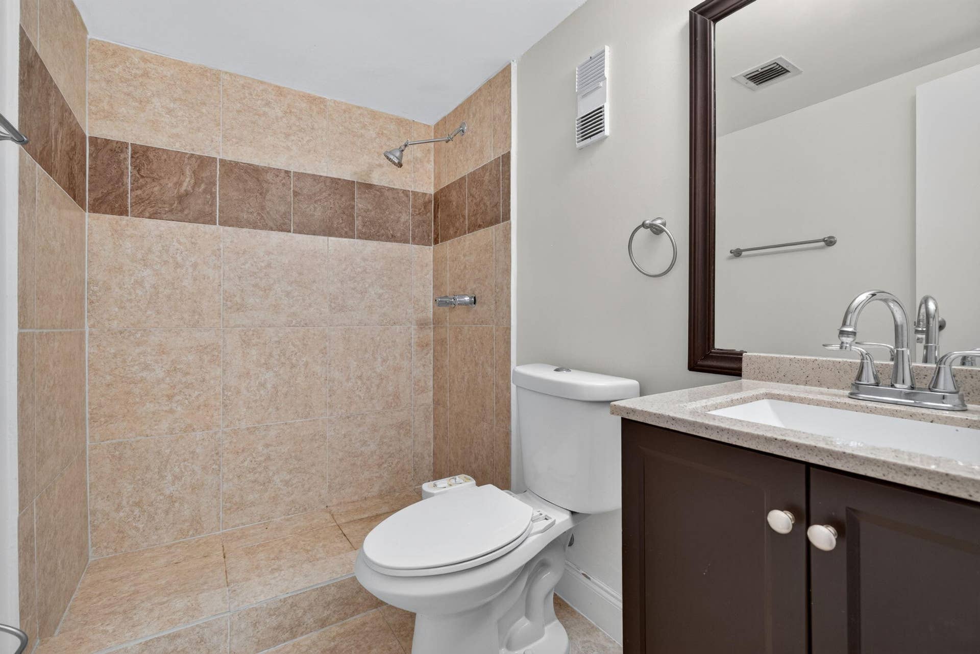 250 Jacaranda Drive, #411, Plantation, FL 33324 16 Second Bathroom