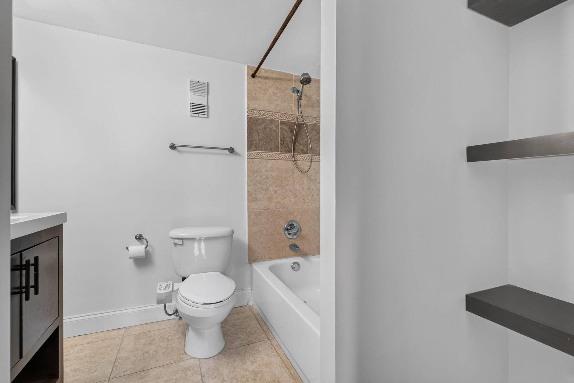 250 Jacaranda Drive, #411, Plantation, FL 33324 11 Primary Bathroom