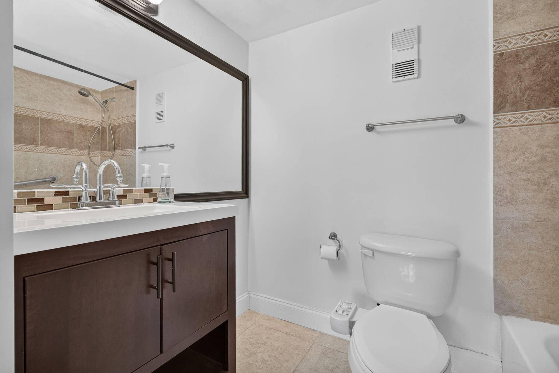 250 Jacaranda Drive, #411, Plantation, FL 33324 12 Primary Bathroom