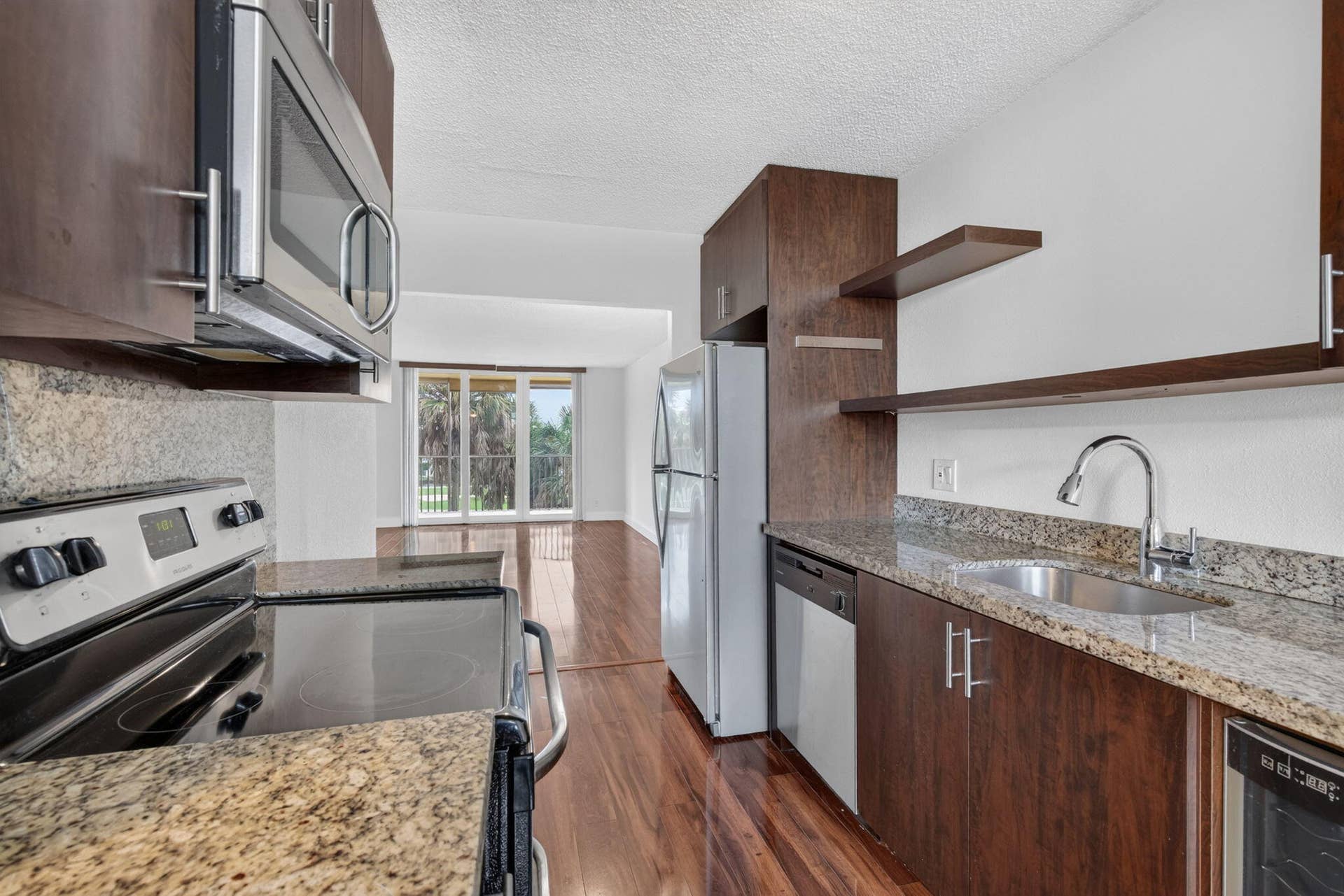 250 Jacaranda Drive, #411, Plantation, FL 33324 01 Kitchen