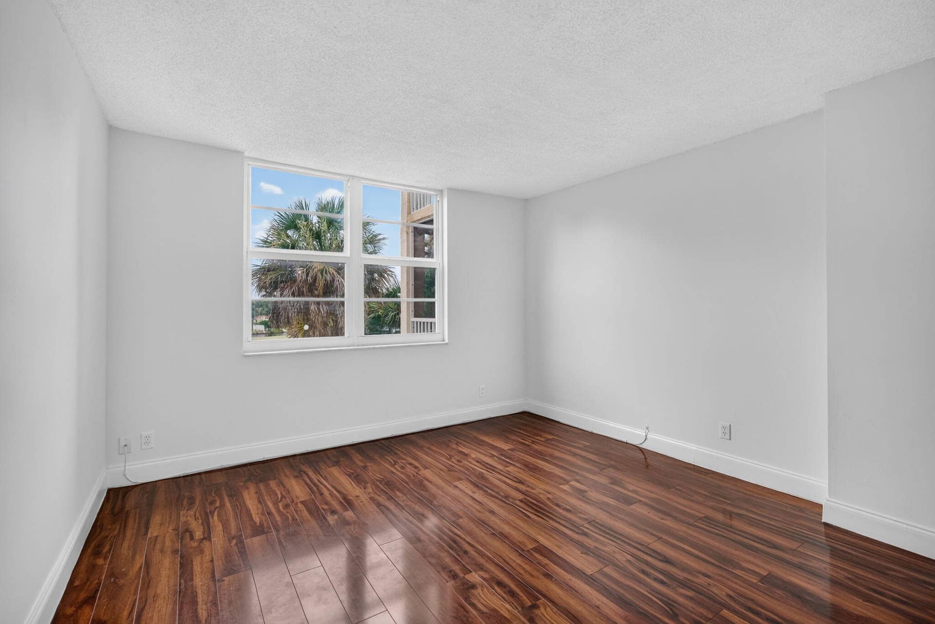 250 Jacaranda Drive, #411, Plantation, FL 33324 09 Primary Bedroom