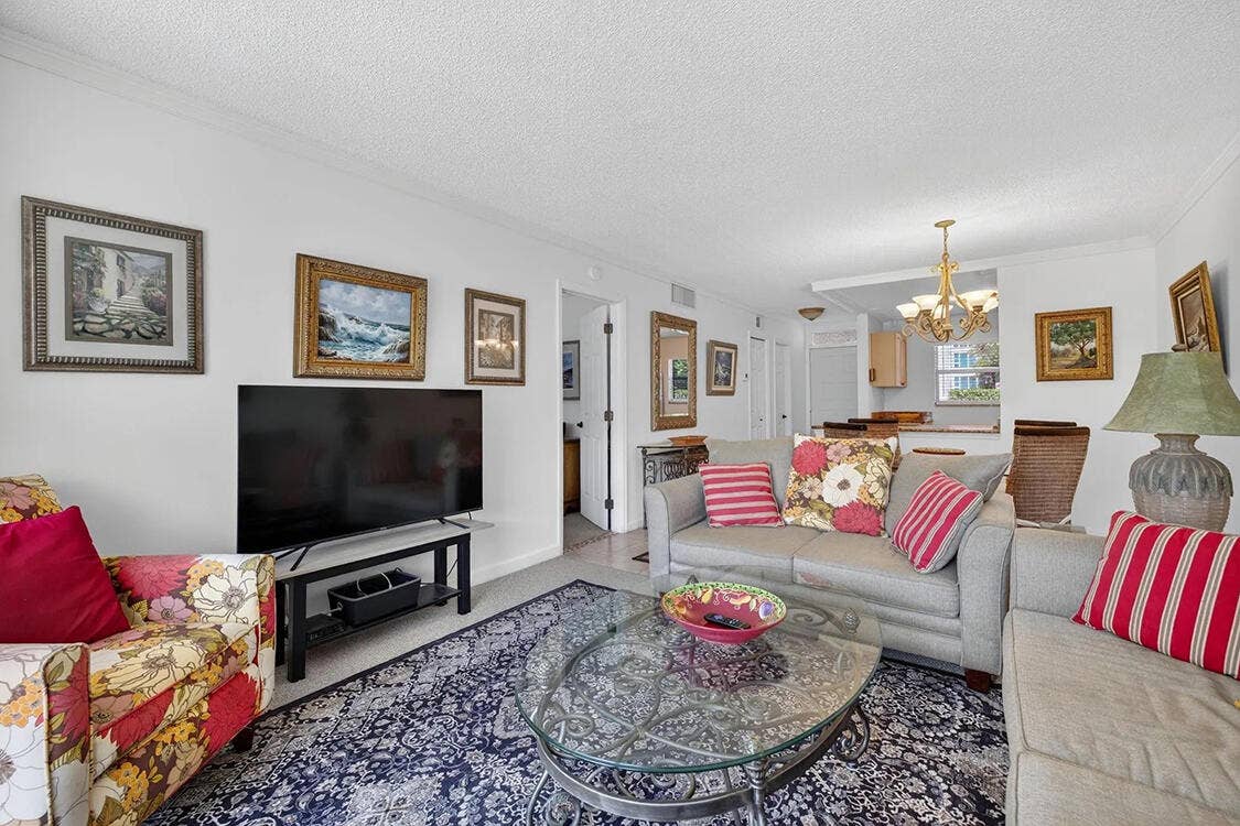 1541 S OCEAN Boulevard, #122, Lauderdale By The Sea, FL 33062 living room