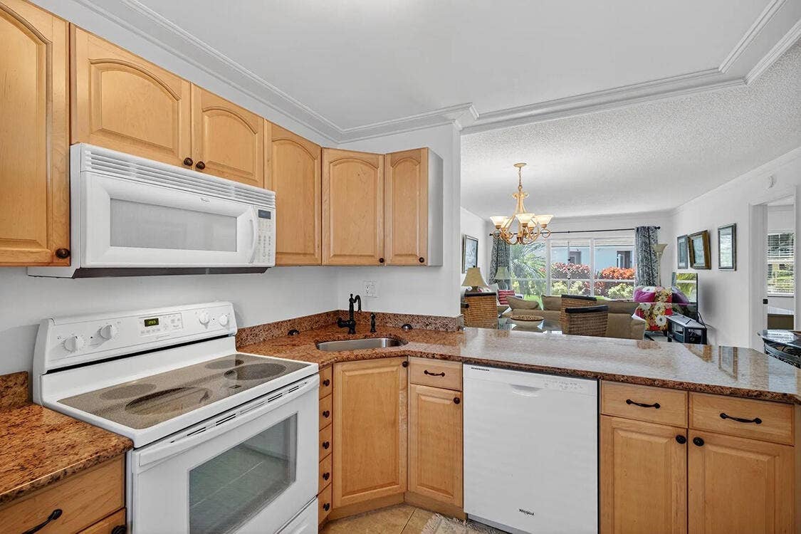 1541 S OCEAN Boulevard, #122, Lauderdale By The Sea, FL 33062 updated open kitchen