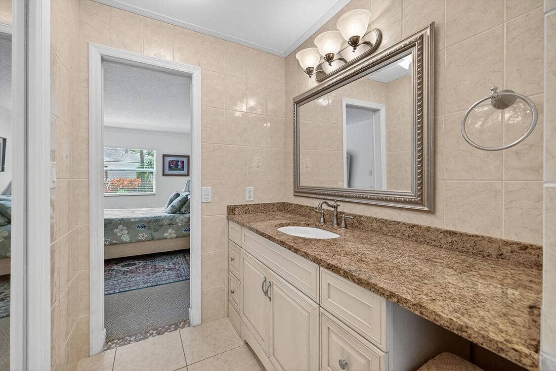 1541 S OCEAN Boulevard, #122, Lauderdale By The Sea, FL 33062 vanity