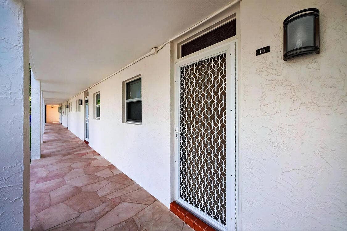 1541 S OCEAN Boulevard, #122, Lauderdale By The Sea, FL 33062 unit entrance