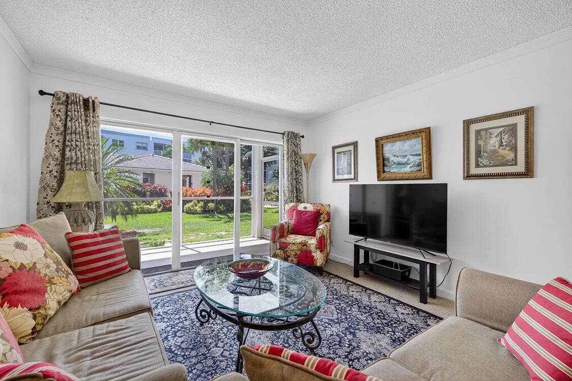 1541 S OCEAN Boulevard, #122, Lauderdale By The Sea, FL 33062 living room