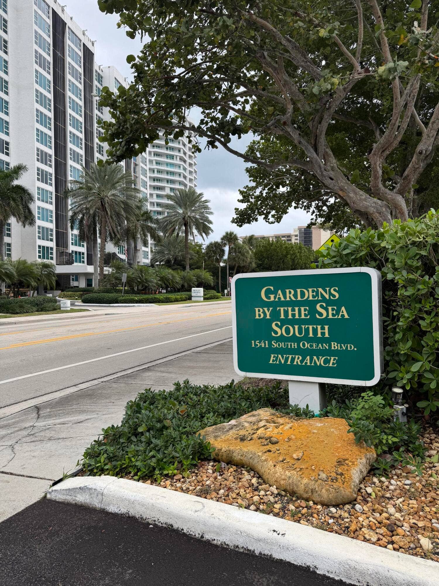 1541 S OCEAN Boulevard, #122, Lauderdale By The Sea, FL 33062 complex entrance