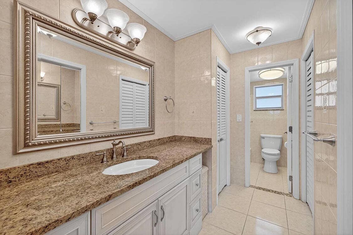 1541 S OCEAN Boulevard, #122, Lauderdale By The Sea, FL 33062 vanity