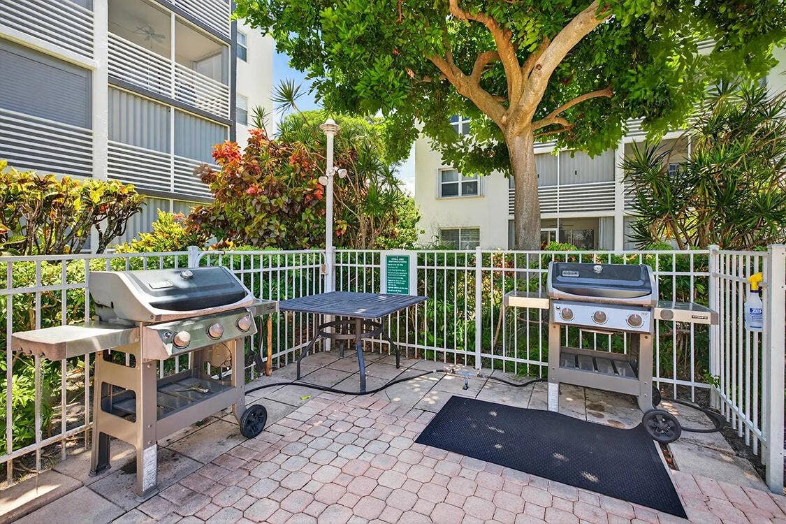 1541 S OCEAN Boulevard, #122, Lauderdale By The Sea, FL 33062 bbq area