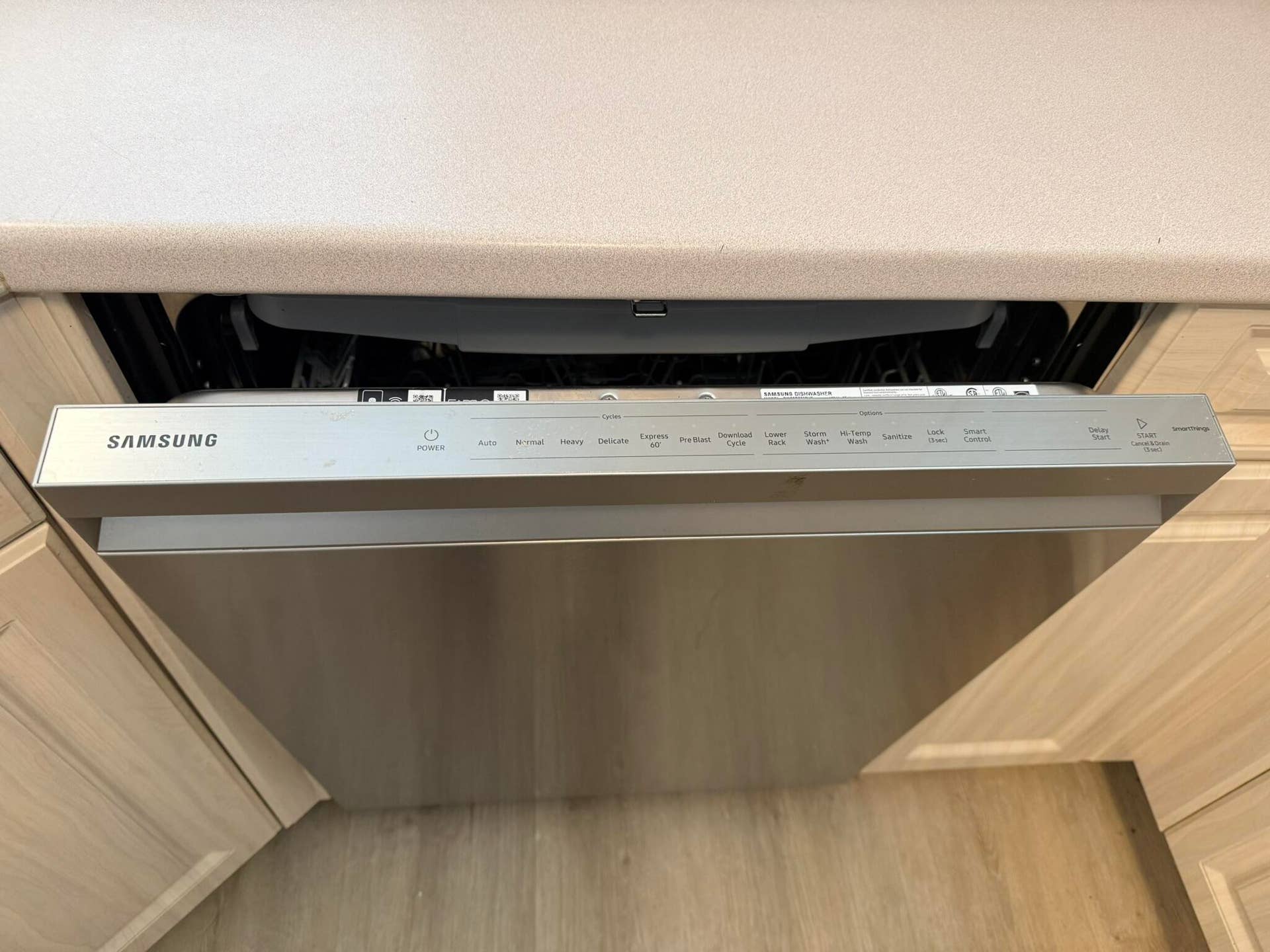 SAMSUNG DISHWASHER STAINLESS STEEL INTERIOR