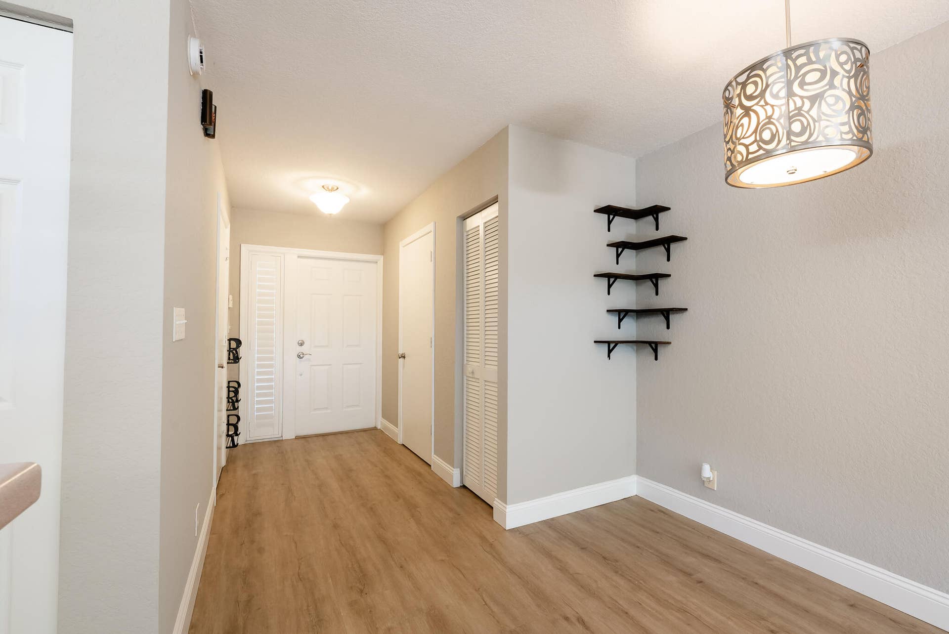 FOYER ENTRY