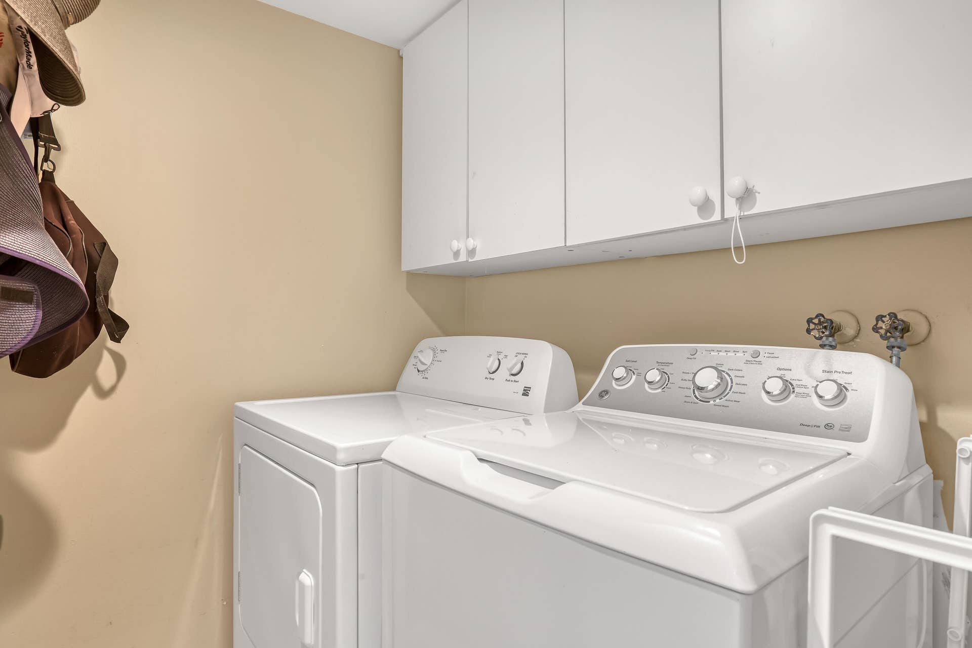 4200 N OCEAN Drive, #2-403, Singer Island, FL 33404 Laundry room