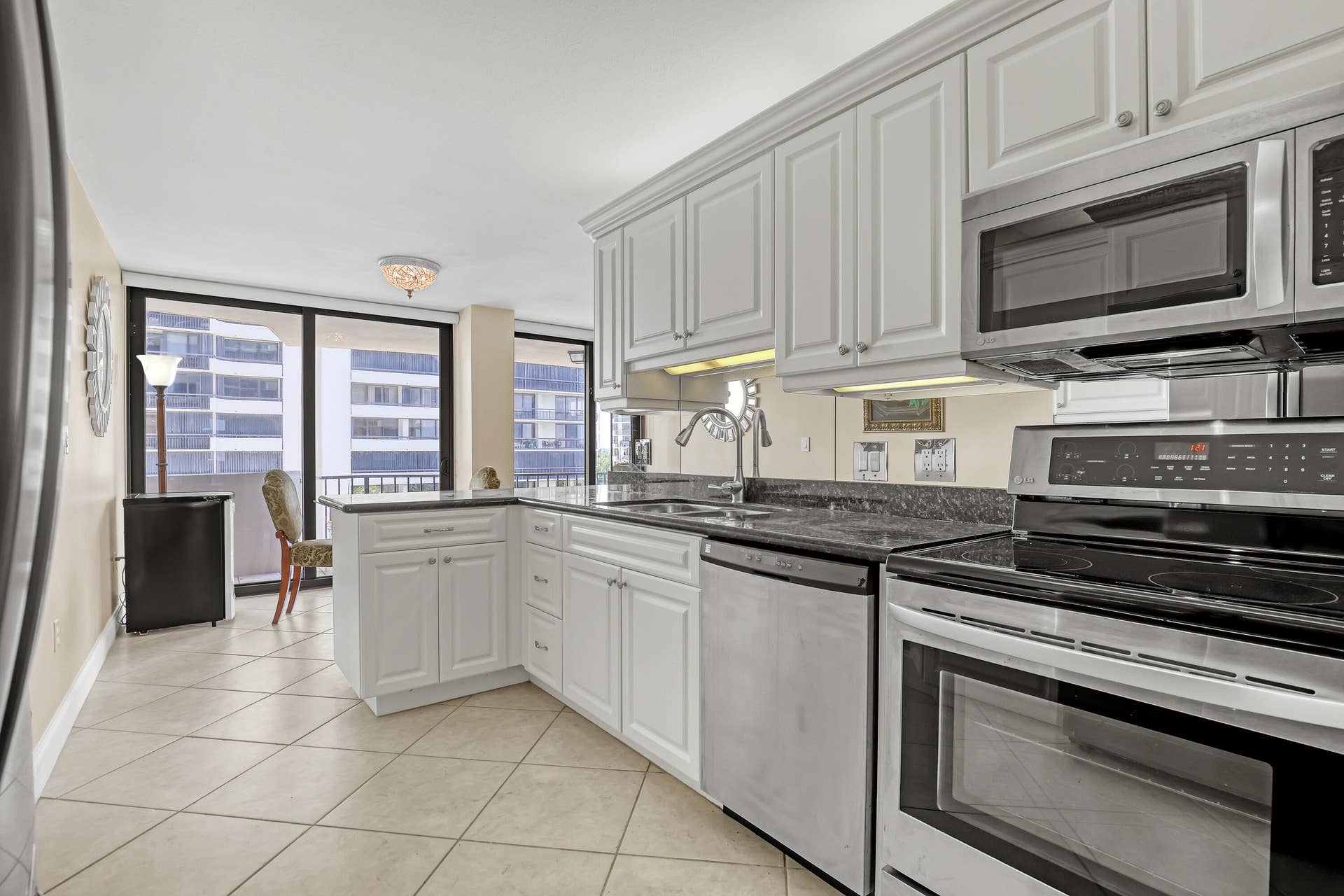 4200 N OCEAN Drive, #2-403, Singer Island, FL 33404 Kitchen
