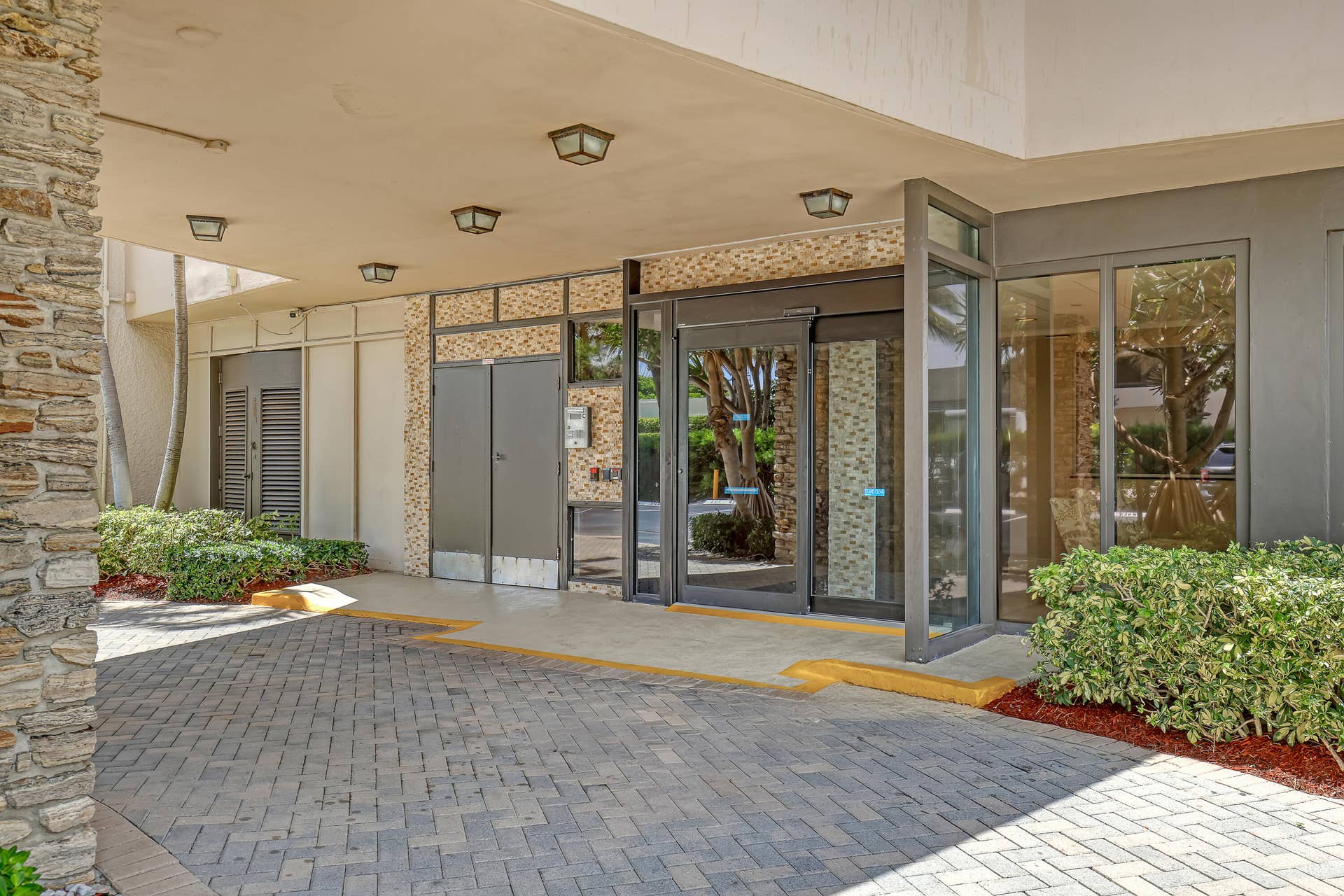 4200 N OCEAN Drive, #2-403, Singer Island, FL 33404 Building entrance