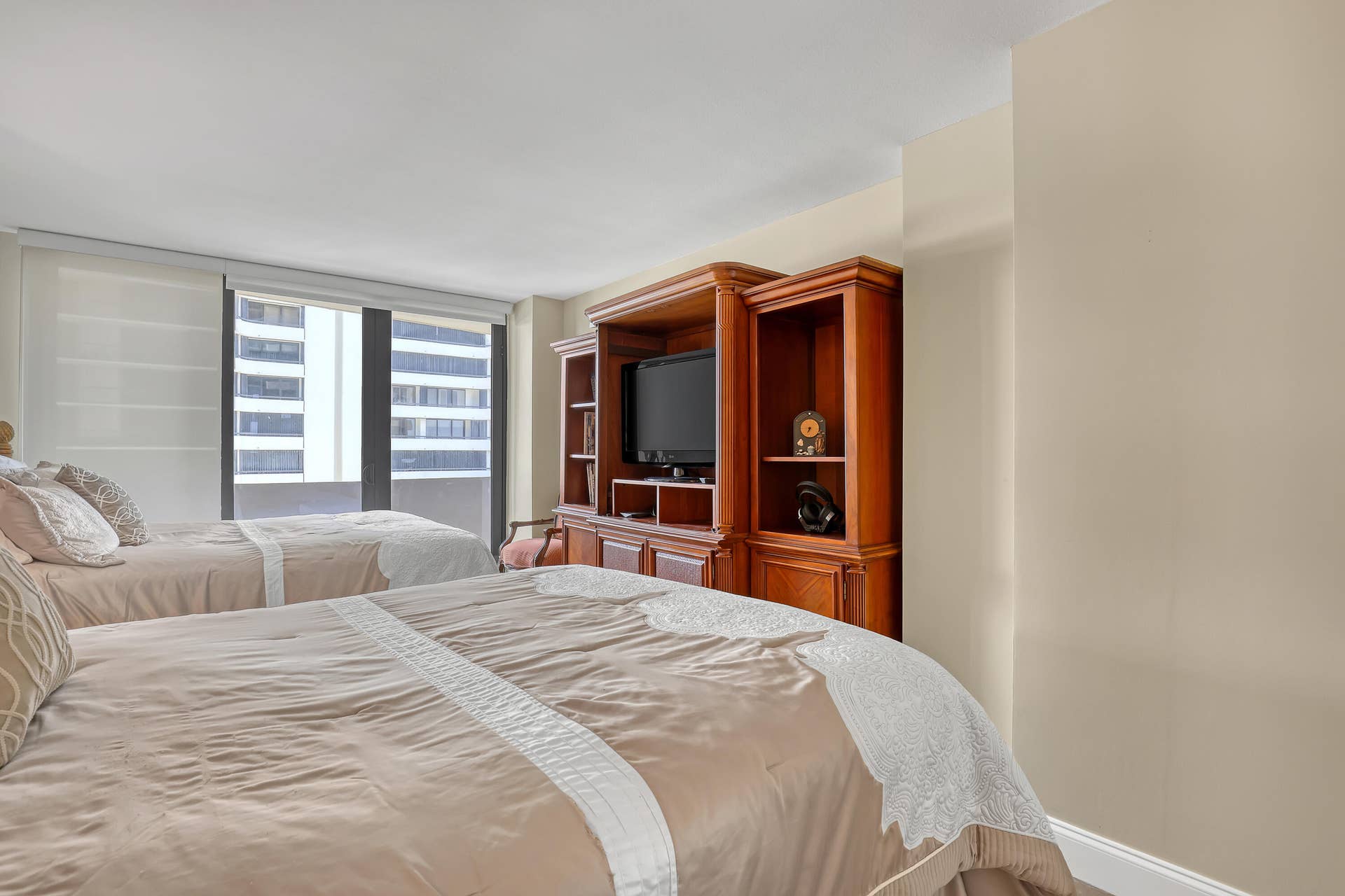 4200 N OCEAN Drive, #2-403, Singer Island, FL 33404 Guest Room