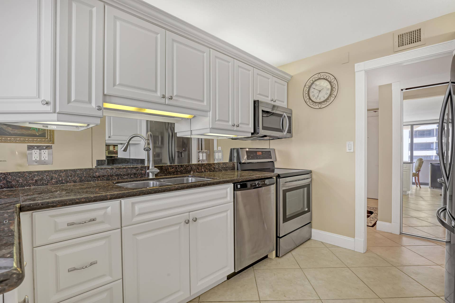 4200 N OCEAN Drive, #2-403, Singer Island, FL 33404 Kitchen
