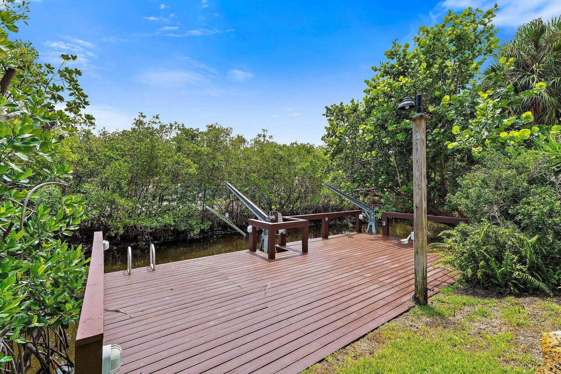 12420 Plantation Lane, North Palm Beach, FL 33408 easy access to Intracoastal...great for small boat or jet skis!