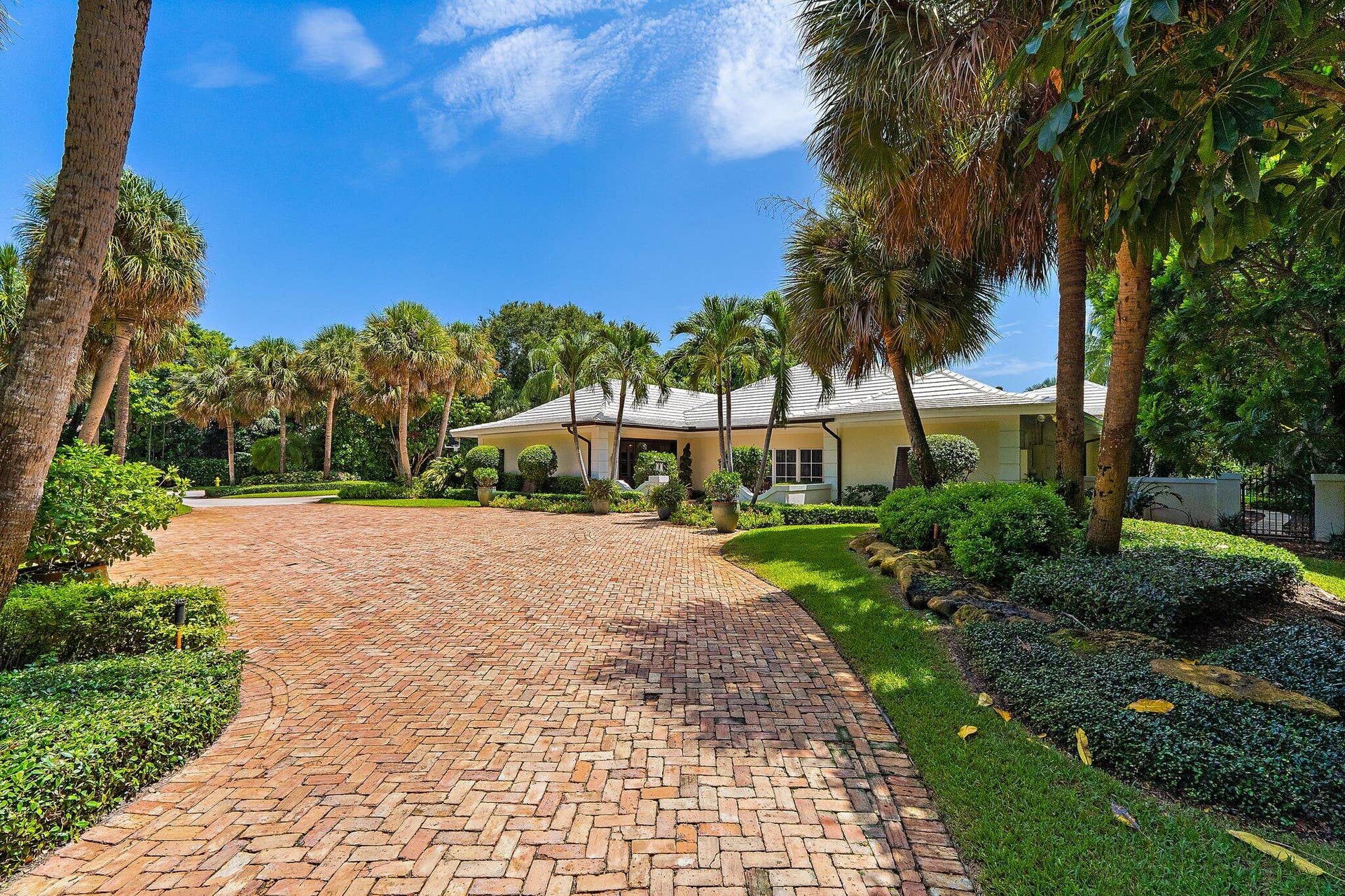 12420 Plantation Lane, North Palm Beach, FL 33408 Side Entrance