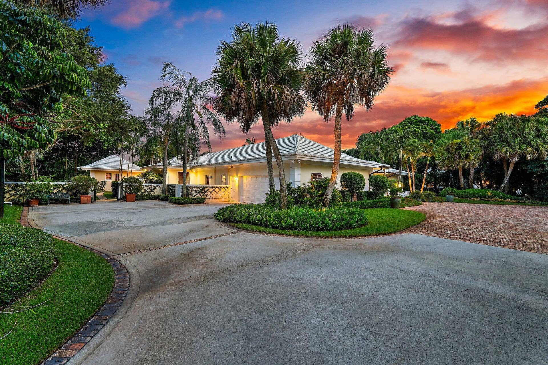 12420 Plantation Lane, North Palm Beach, FL 33408 Side Entrance