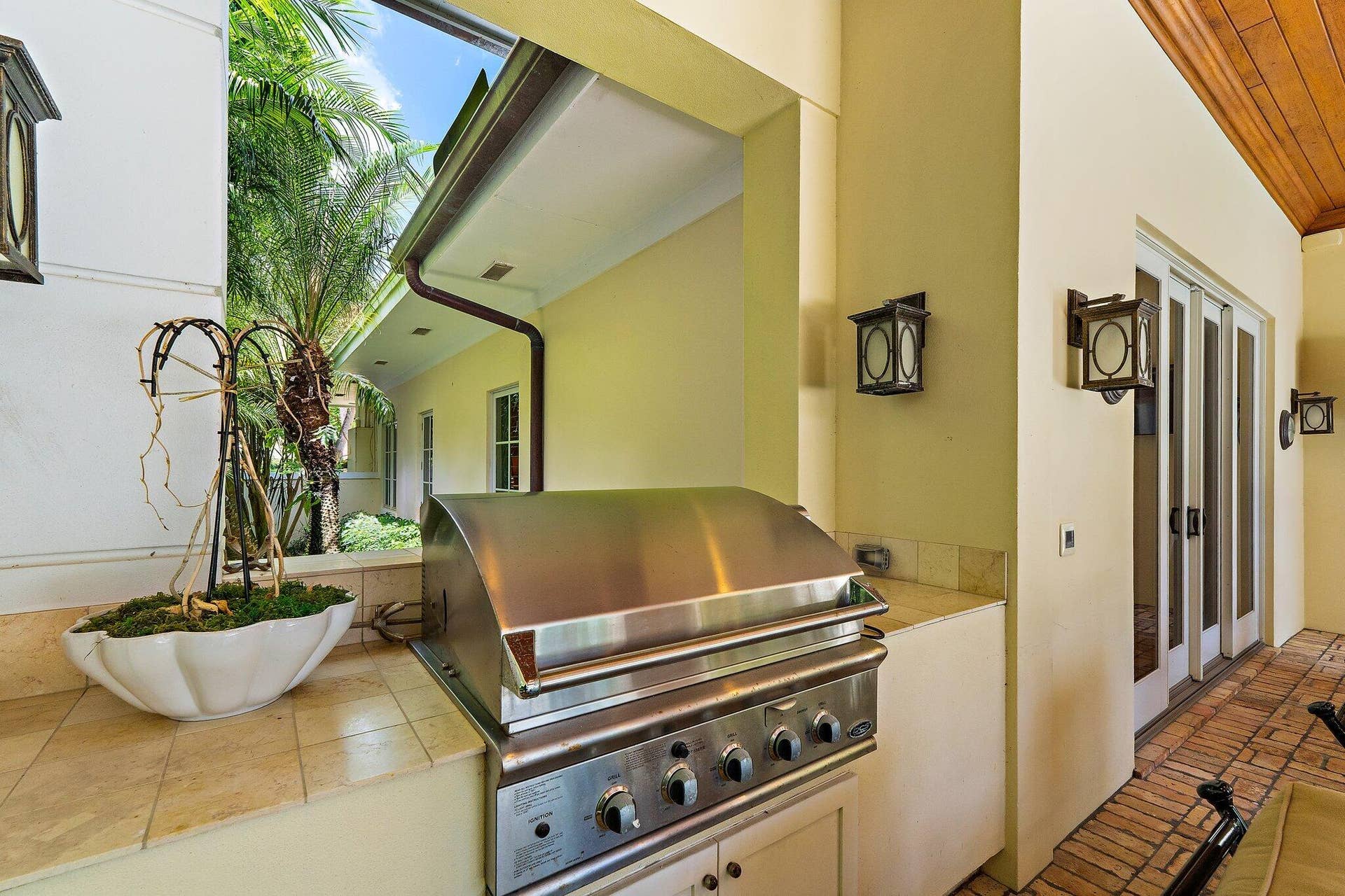 12420 Plantation Lane, North Palm Beach, FL 33408 Summer Kitchen