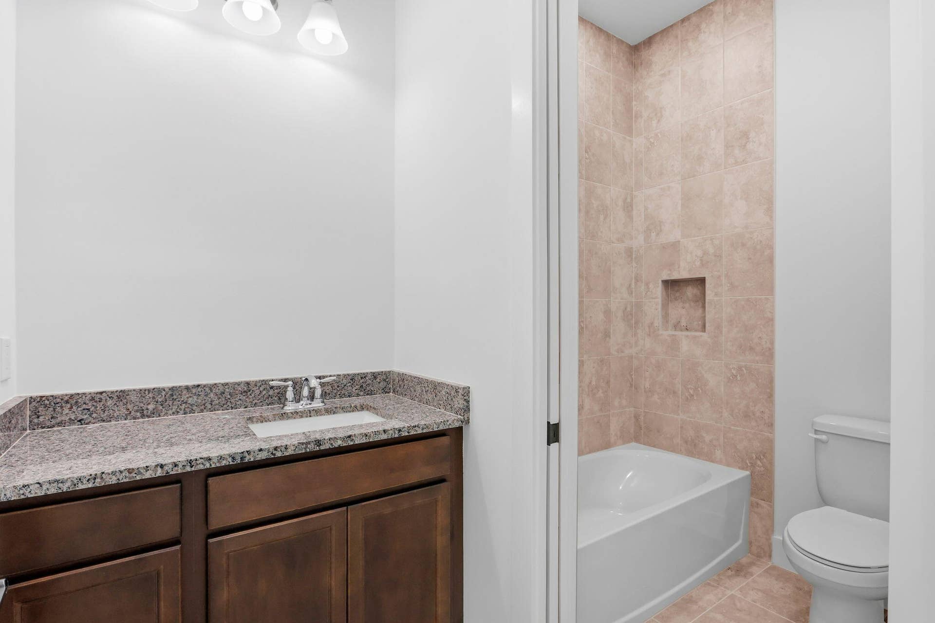 13985 Spruce Pine Drive, Westlake, FL 33470 shared bathroom
