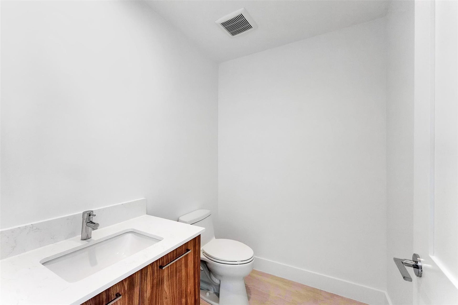 1/2 BATHROOM IN THE DEN