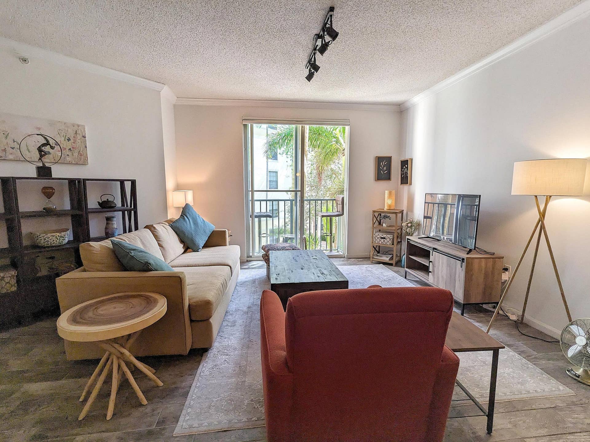 630 S SAPODILLA Avenue, #308, West Palm Beach, FL 33401 Living Room View