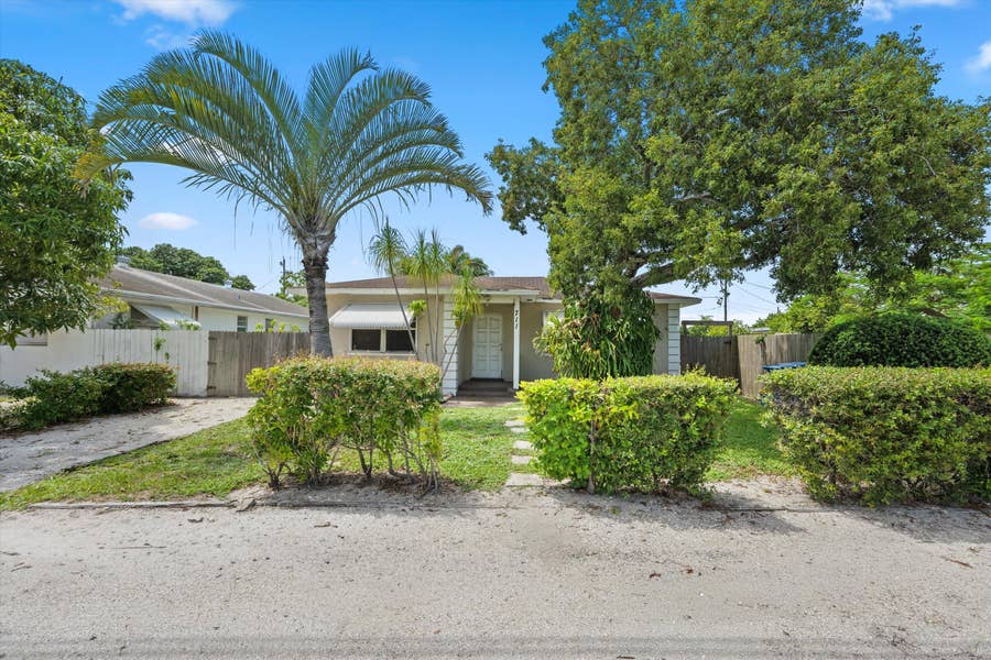 Property photo for 711 E COAST Avenue, Lantana, FL