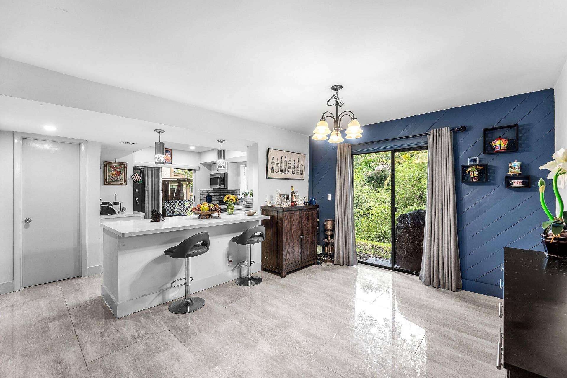 209 Wimbledon Lakes Drive, Plantation, FL 33324 Kitchen and Dining