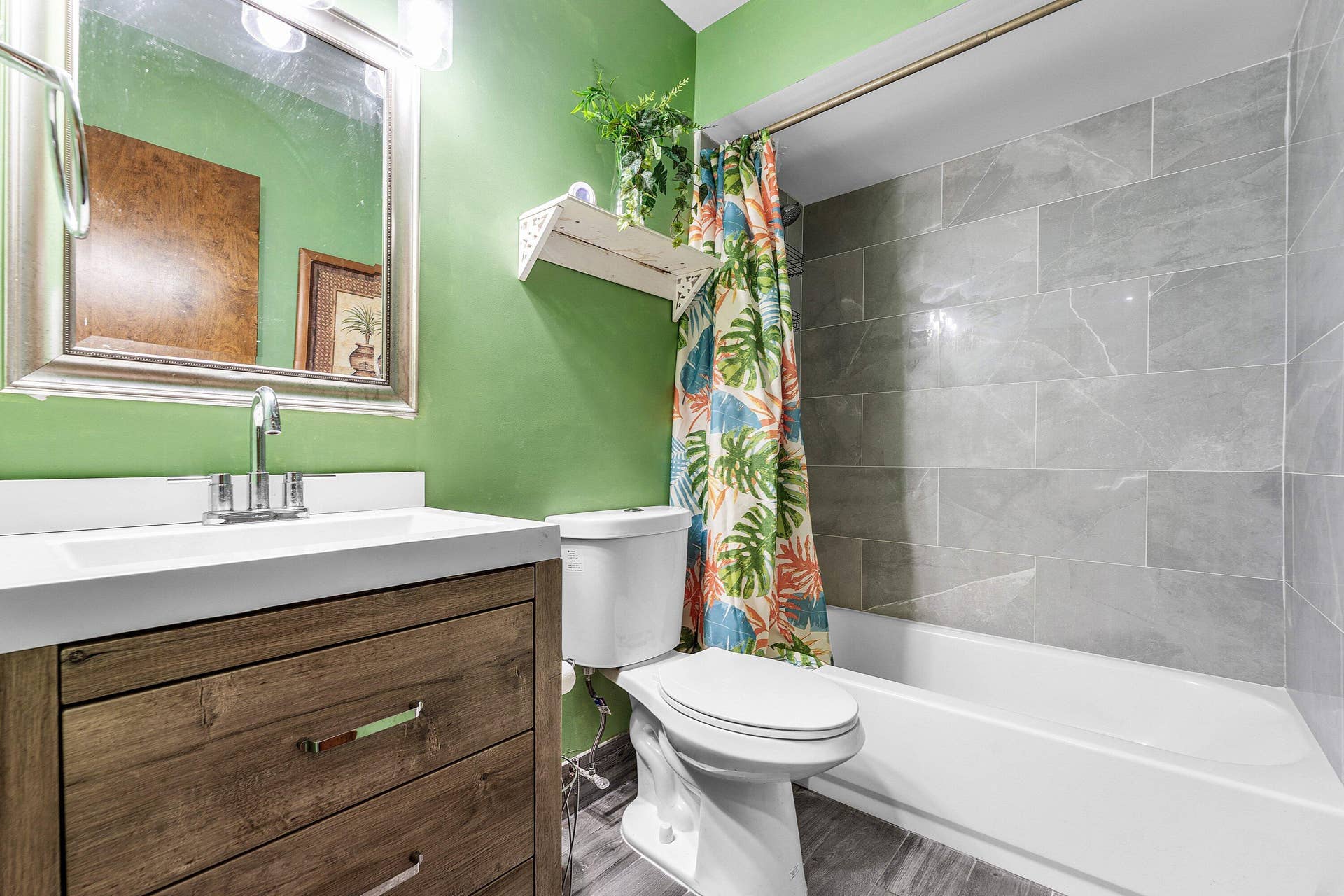 209 Wimbledon Lakes Drive, Plantation, FL 33324 Hall Bath