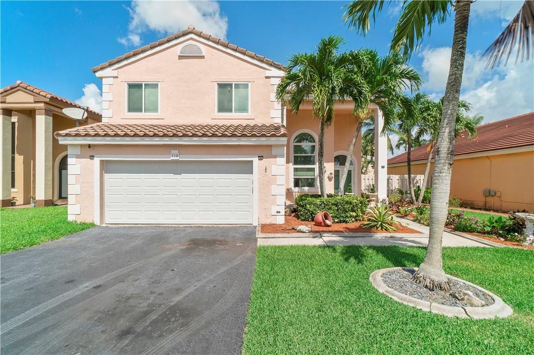 710 Briarwood Terrace, Davie, FL 33325 Photo 2