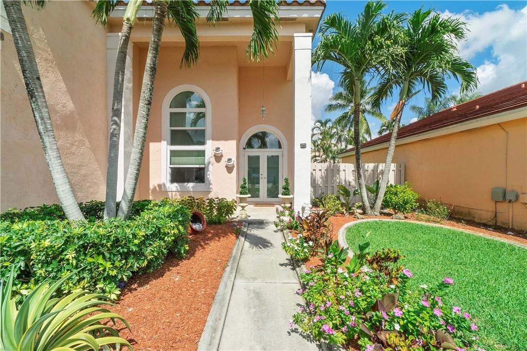 710 Briarwood Terrace, Davie, FL 33325 Photo 3
